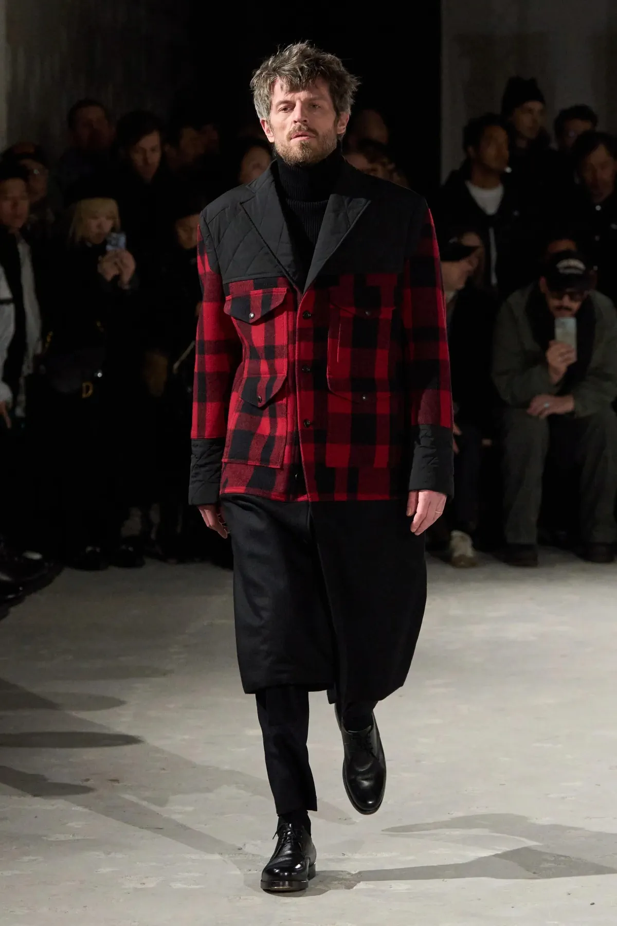 La collection automne 2025 de Junya Watanabe Man associe des vêtements de travail traditionnels à une touche urbaine