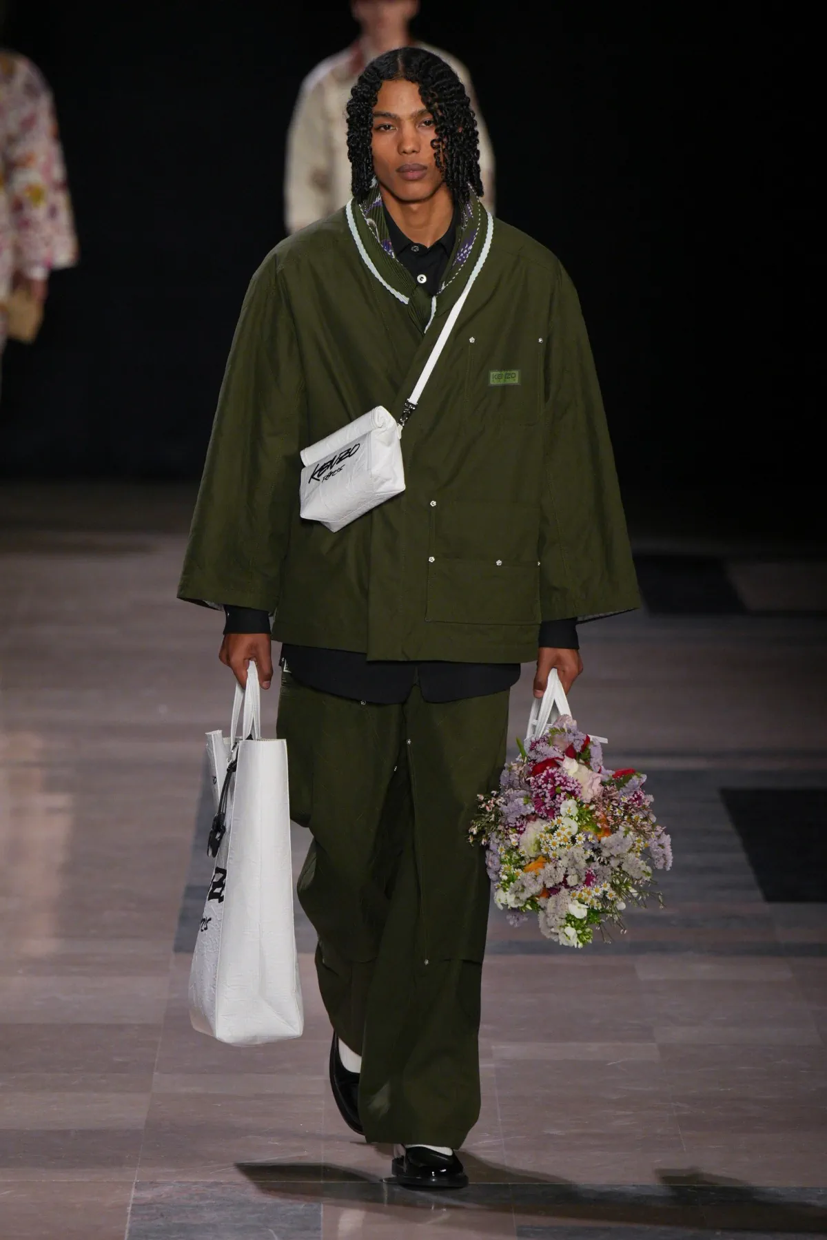 La collection pour hommes d'automne 2025 de Kenzo allie la vision de Nigo à l'art de Futura