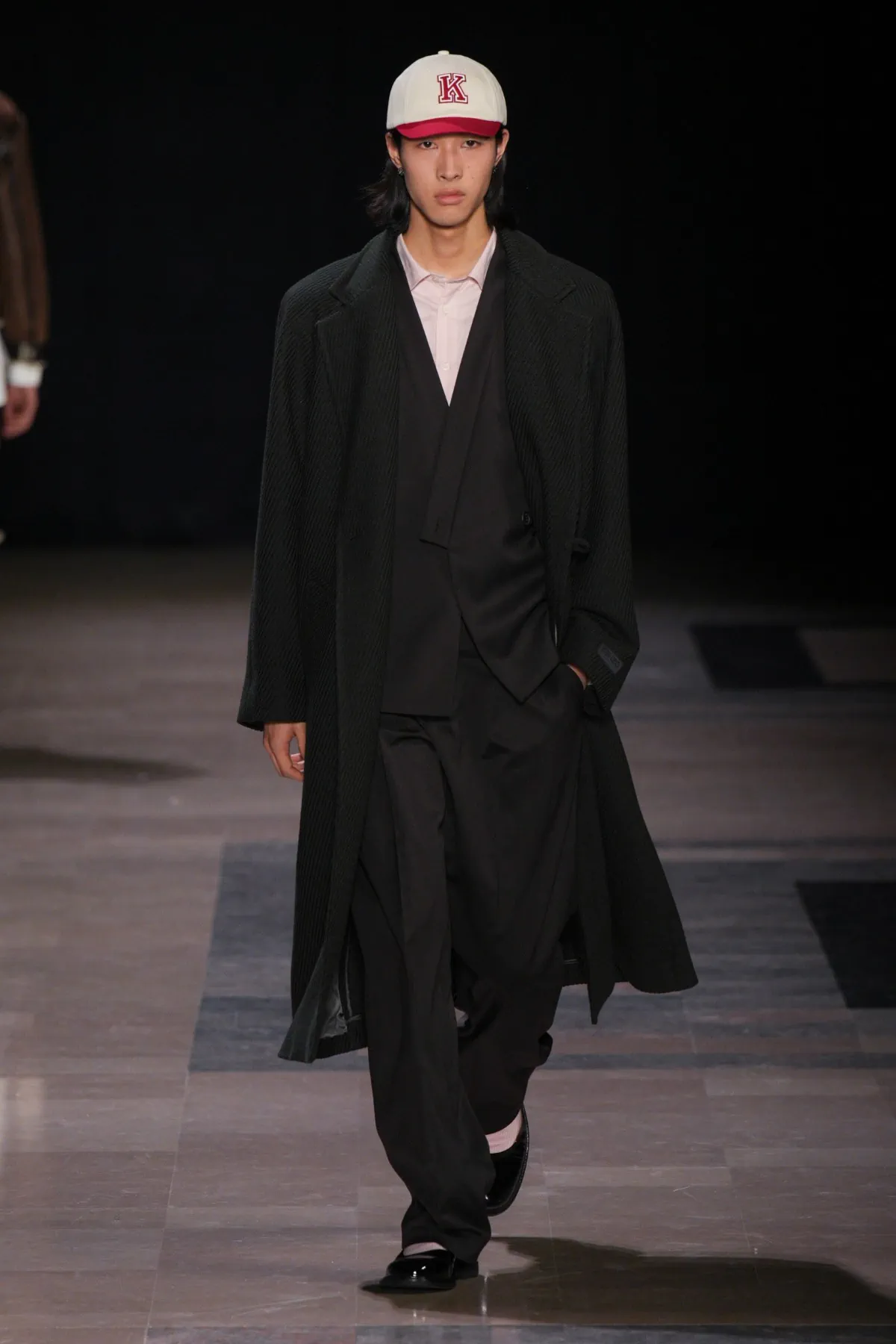 La collection pour hommes d'automne 2025 de Kenzo allie la vision de Nigo à l'art de Futura