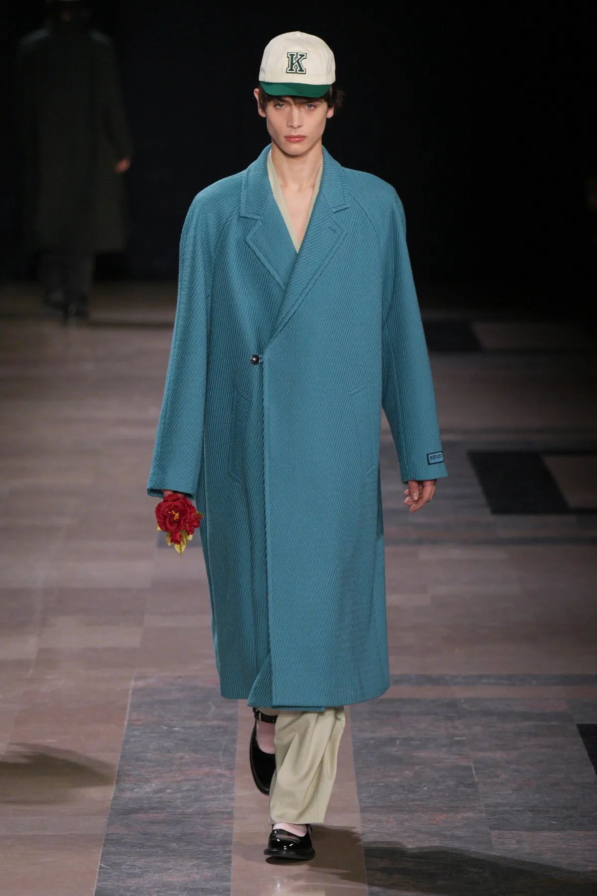 La collection pour hommes d'automne 2025 de Kenzo allie la vision de Nigo à l'art de Futura