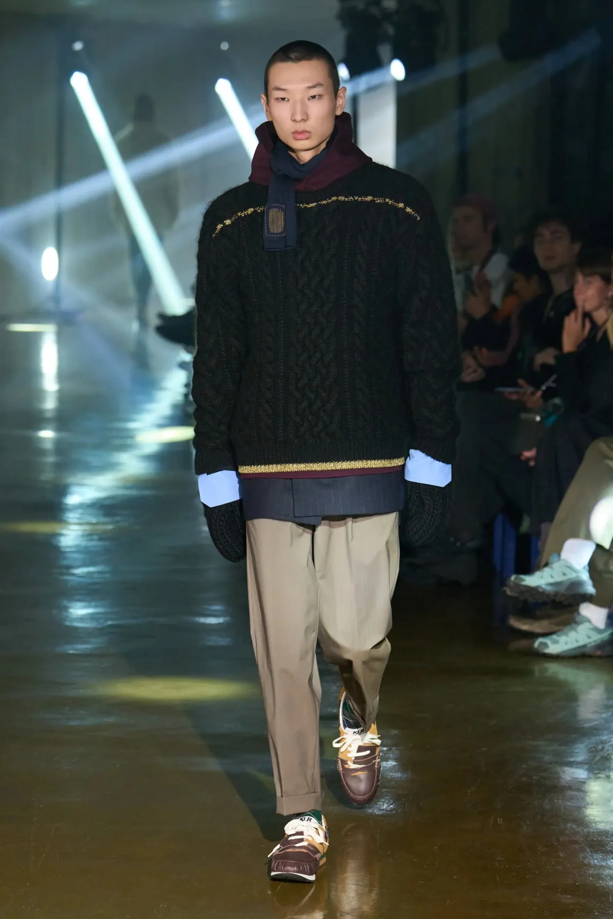 Le défilé kolor Automne 2025 clôt l'ère Junichi Abe avec une collection masculine innovante