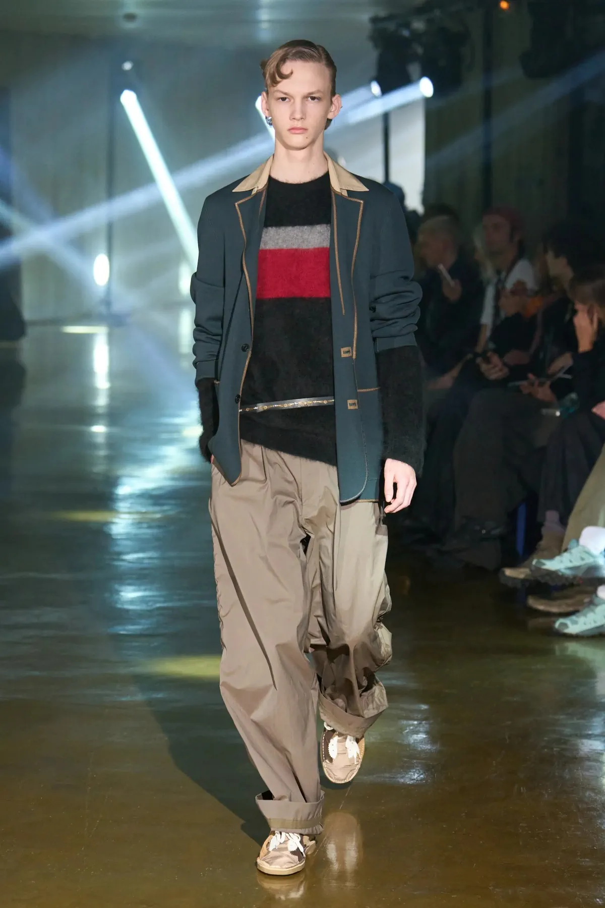 Le défilé kolor Automne 2025 clôt l'ère Junichi Abe avec une collection masculine innovante