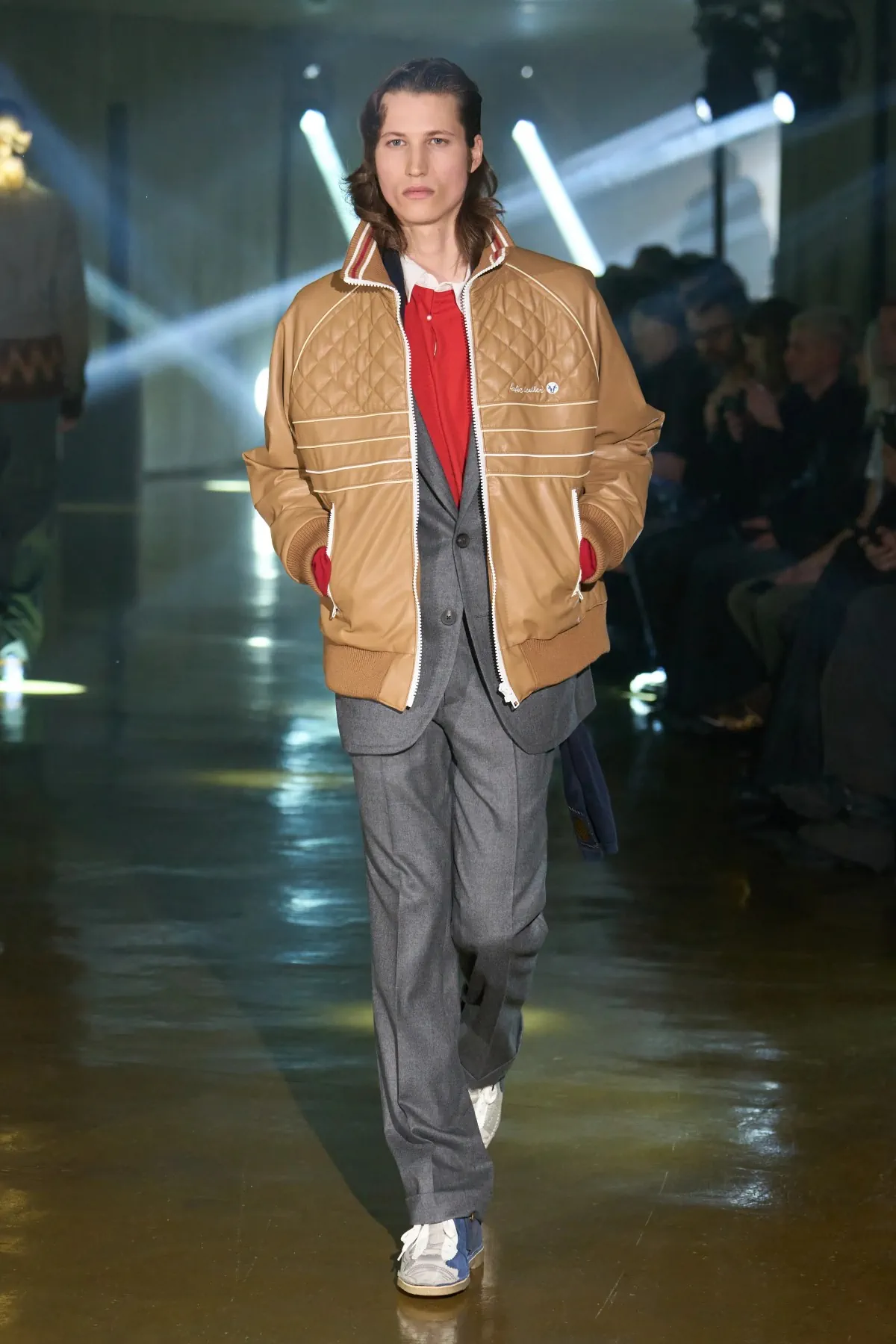 Le défilé kolor Automne 2025 clôt l'ère Junichi Abe avec une collection masculine innovante