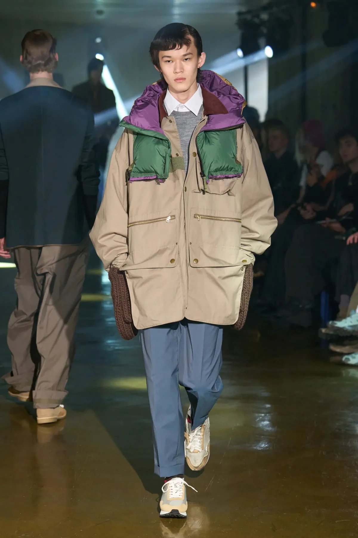 Le défilé kolor Automne 2025 clôt l'ère Junichi Abe avec une collection masculine innovante