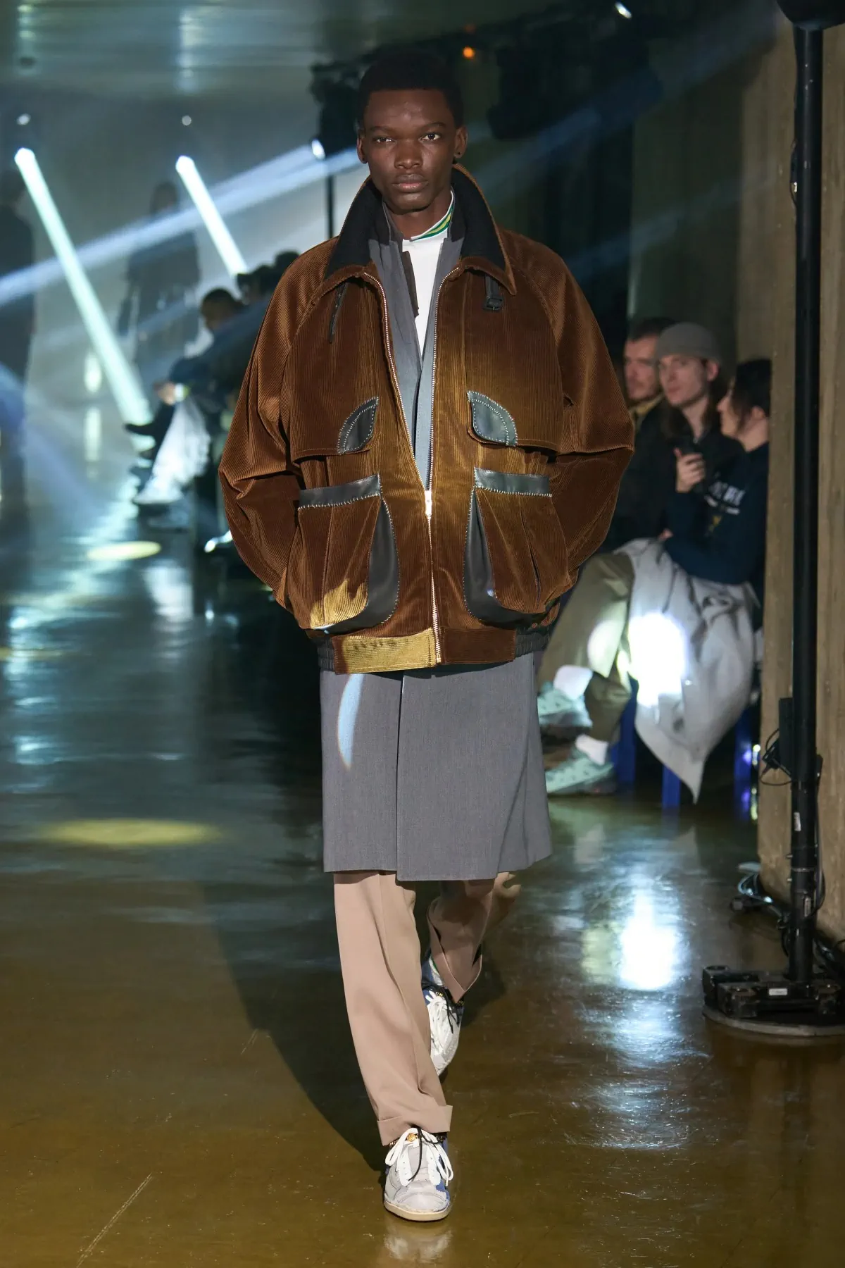 Le défilé kolor Automne 2025 clôt l'ère Junichi Abe avec une collection masculine innovante