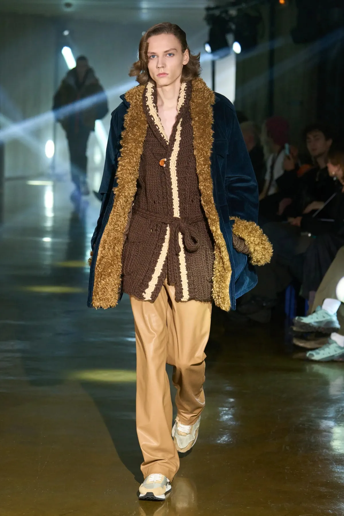 Le défilé kolor Automne 2025 clôt l'ère Junichi Abe avec une collection masculine innovante