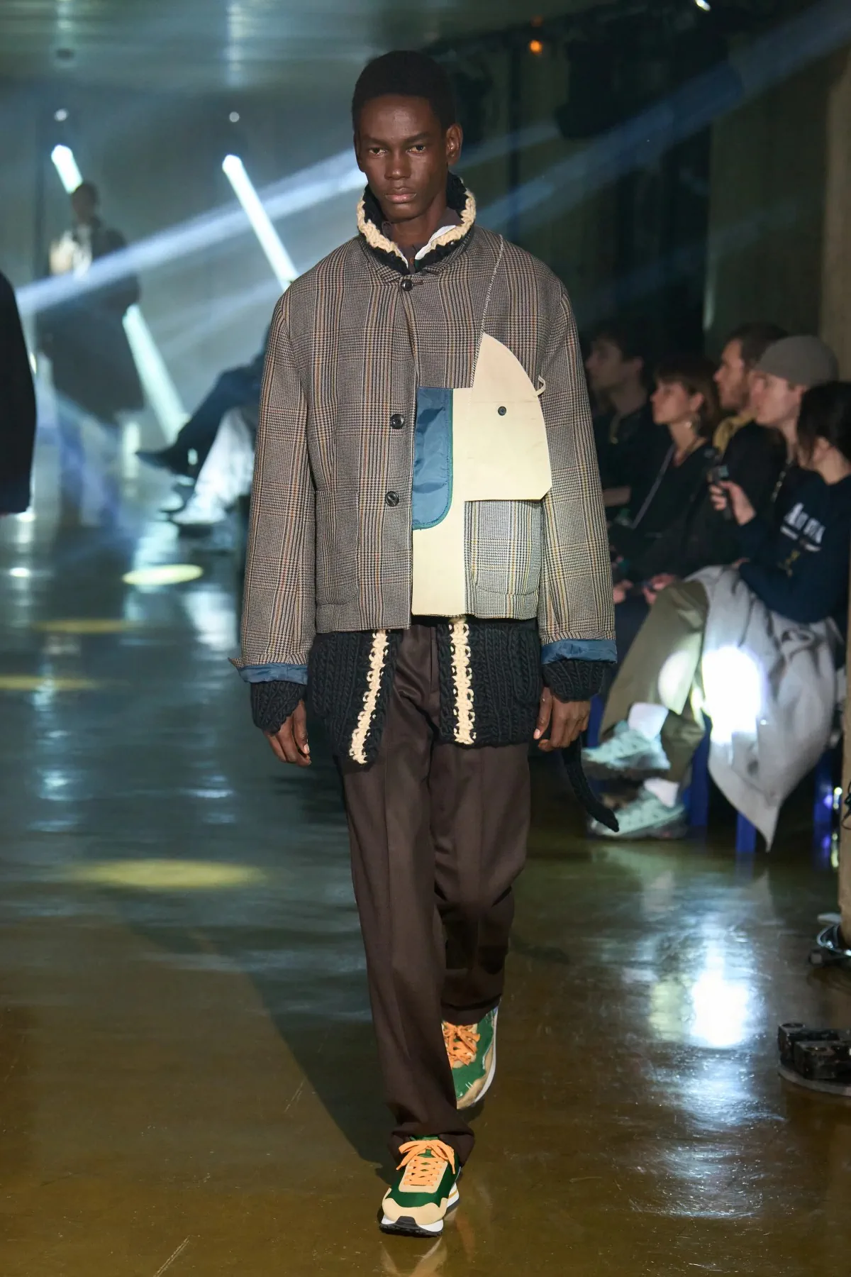 Le défilé kolor Automne 2025 clôt l'ère Junichi Abe avec une collection masculine innovante