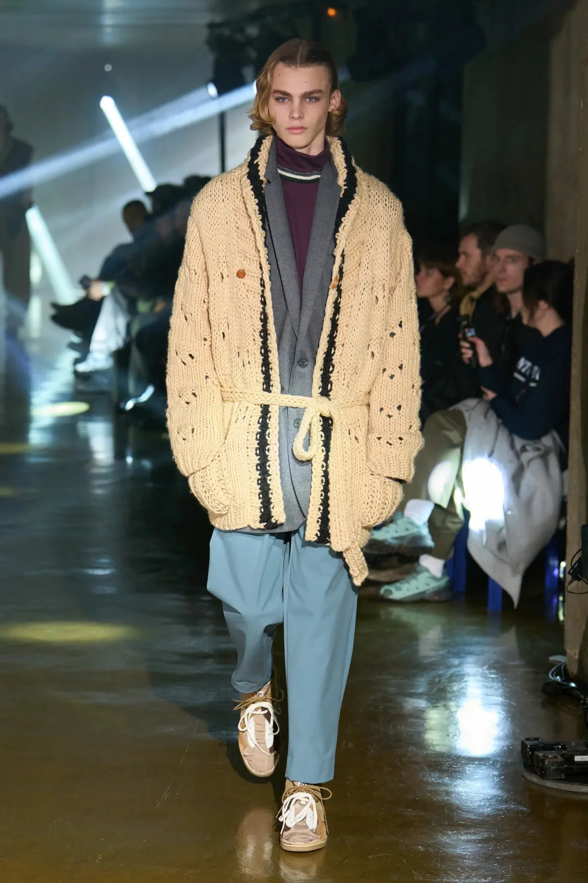 Le défilé kolor Automne 2025 clôt l'ère Junichi Abe avec une collection masculine innovante