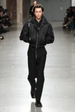 Pour l'automne 2025, LGN Louis Gabriel Nouchi embrasse le pouvoir, l'inclusivité et le tailleur provocateur