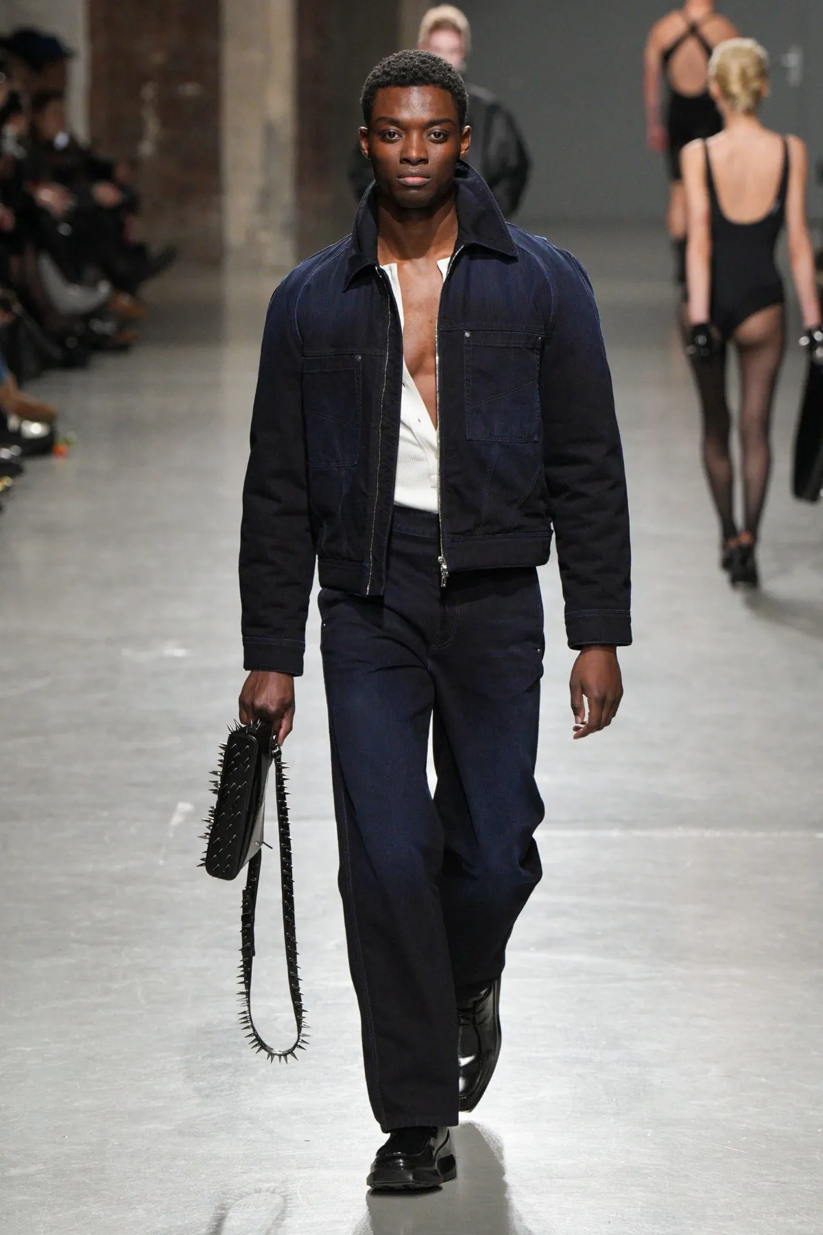 Pour l'automne 2025, LGN Louis Gabriel Nouchi embrasse le pouvoir, l'inclusivité et le tailleur provocateur