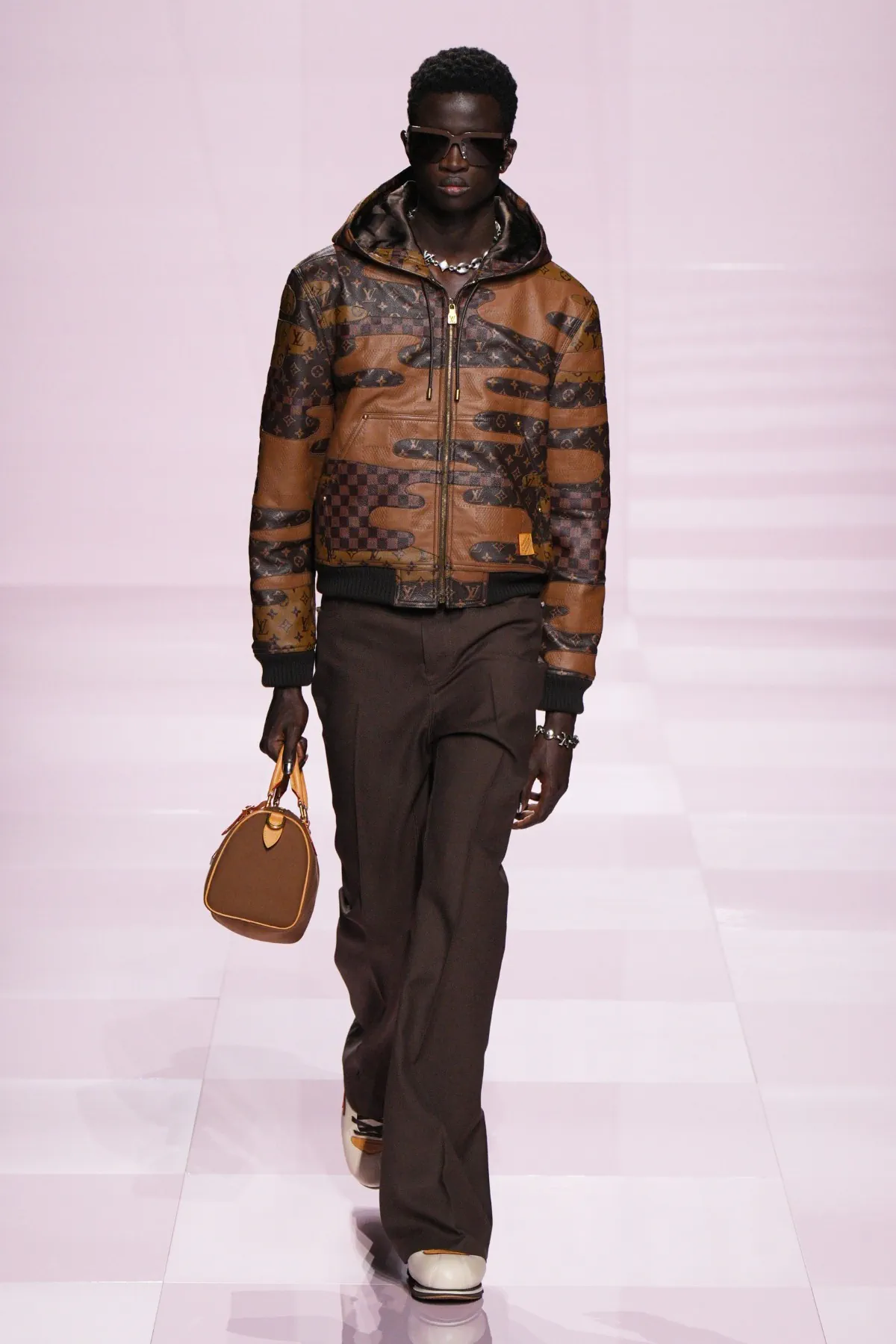 Pour l'automne 2025, Louis Vuitton célèbre célèbre l'amitié durable entre Pharrell Williams et Nigo