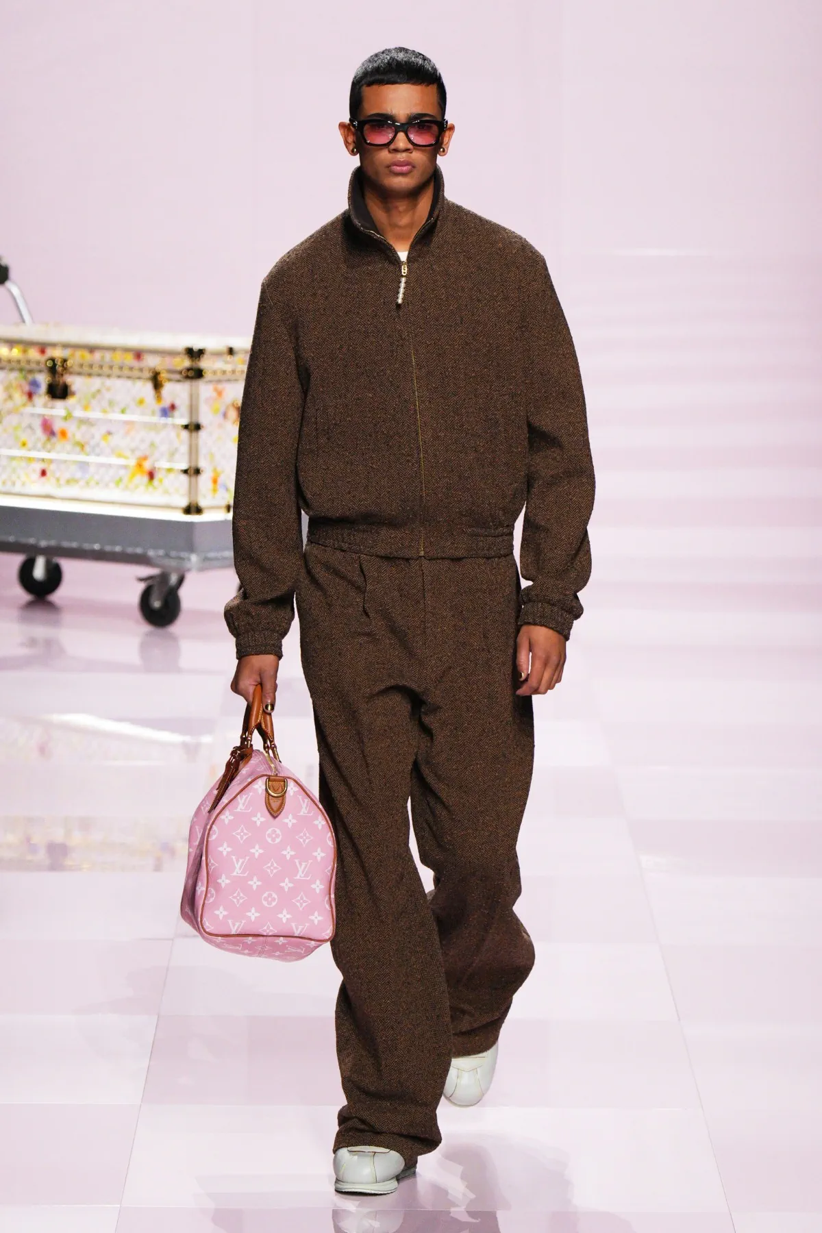 Pour l'automne 2025, Louis Vuitton célèbre célèbre l'amitié durable entre Pharrell Williams et Nigo