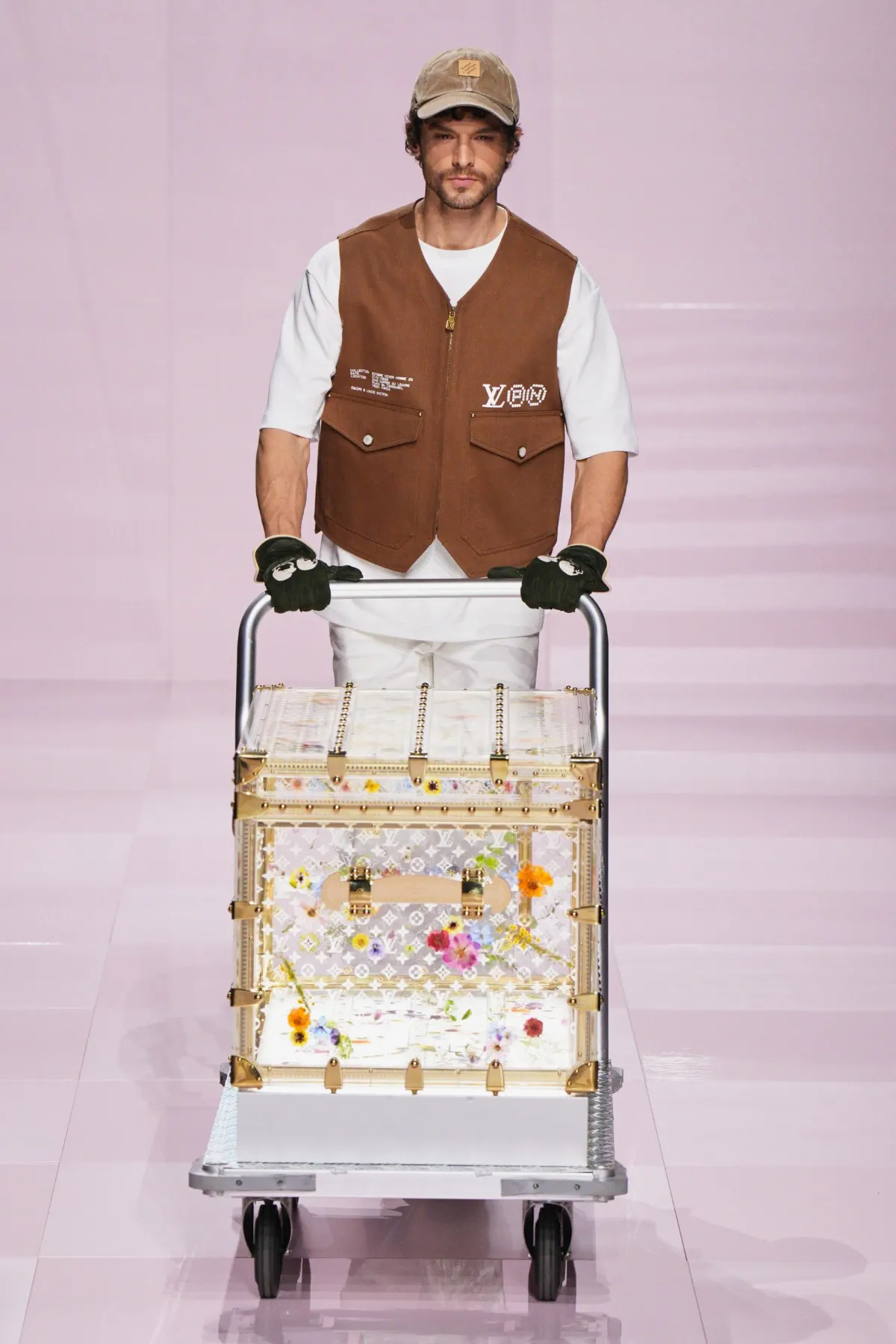 Pour l'automne 2025, Louis Vuitton célèbre célèbre l'amitié durable entre Pharrell Williams et Nigo