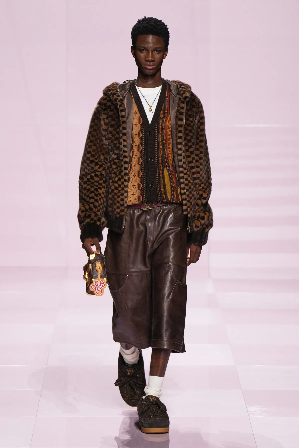 Pour l'automne 2025, Louis Vuitton célèbre célèbre l'amitié durable entre Pharrell Williams et Nigo