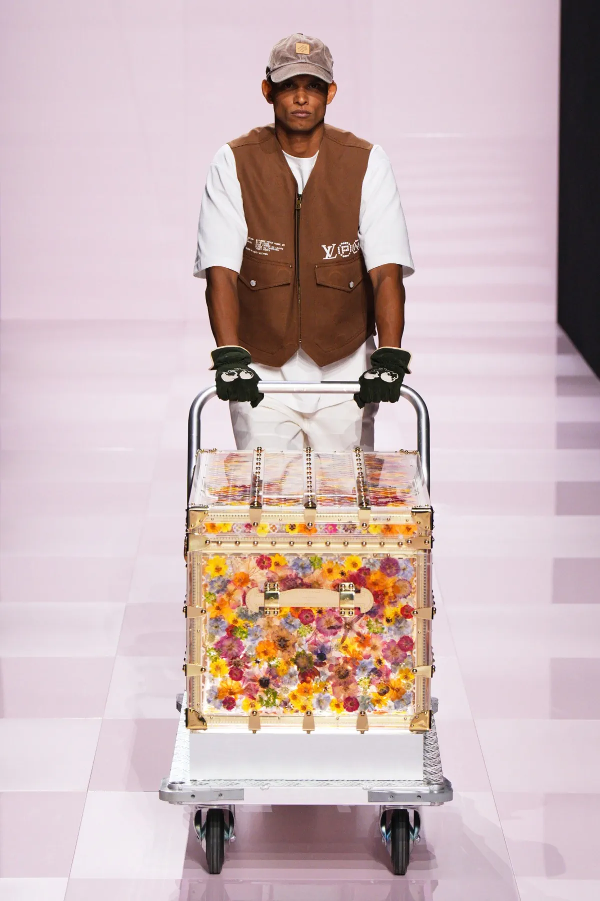Pour l'automne 2025, Louis Vuitton célèbre célèbre l'amitié durable entre Pharrell Williams et Nigo