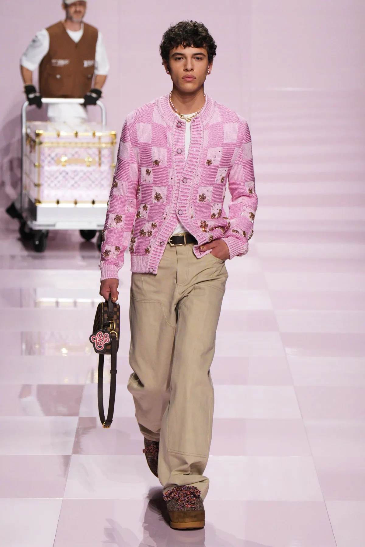 Pour l'automne 2025, Louis Vuitton célèbre célèbre l'amitié durable entre Pharrell Williams et Nigo