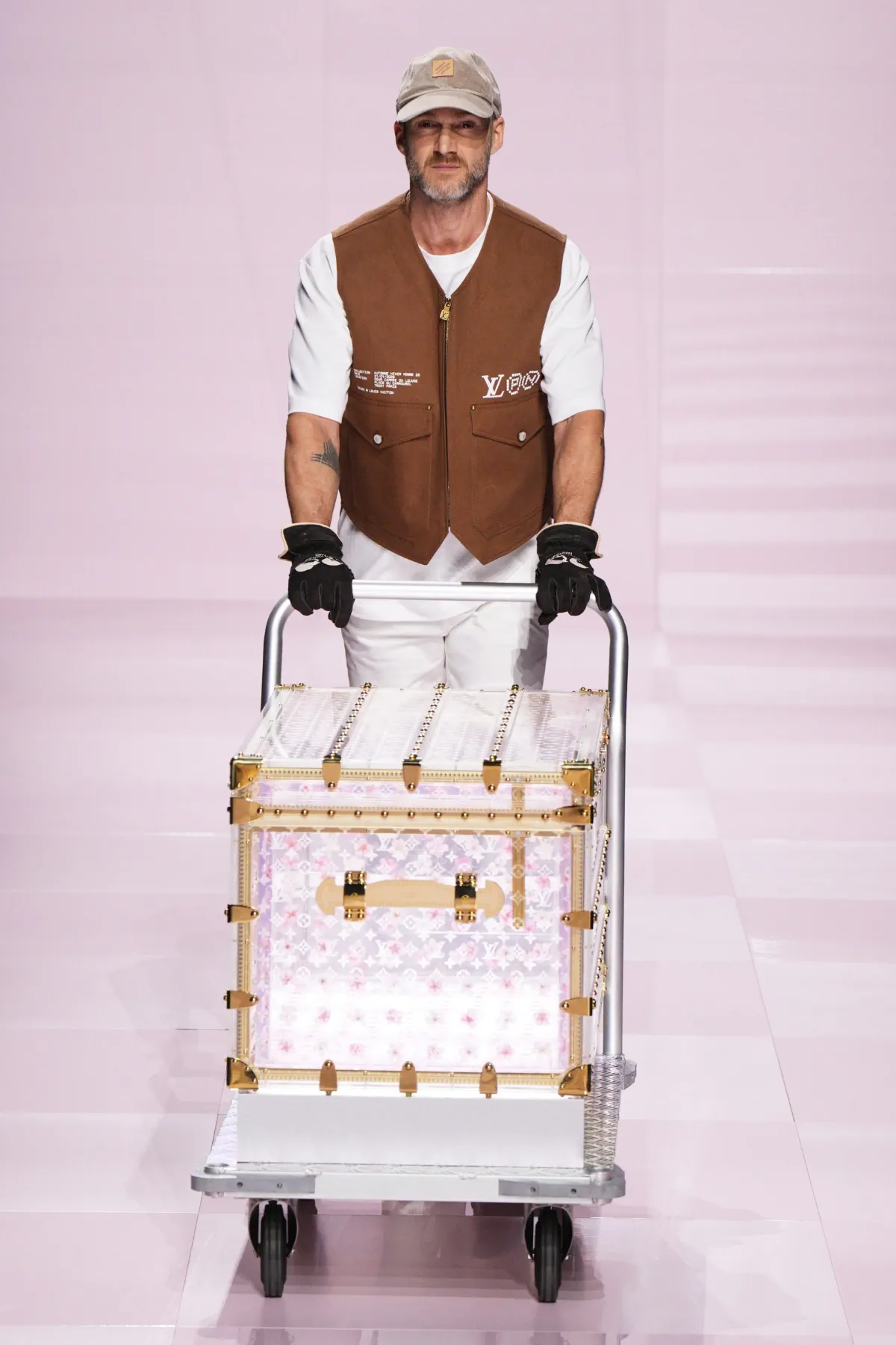 Pour l'automne 2025, Louis Vuitton célèbre célèbre l'amitié durable entre Pharrell Williams et Nigo