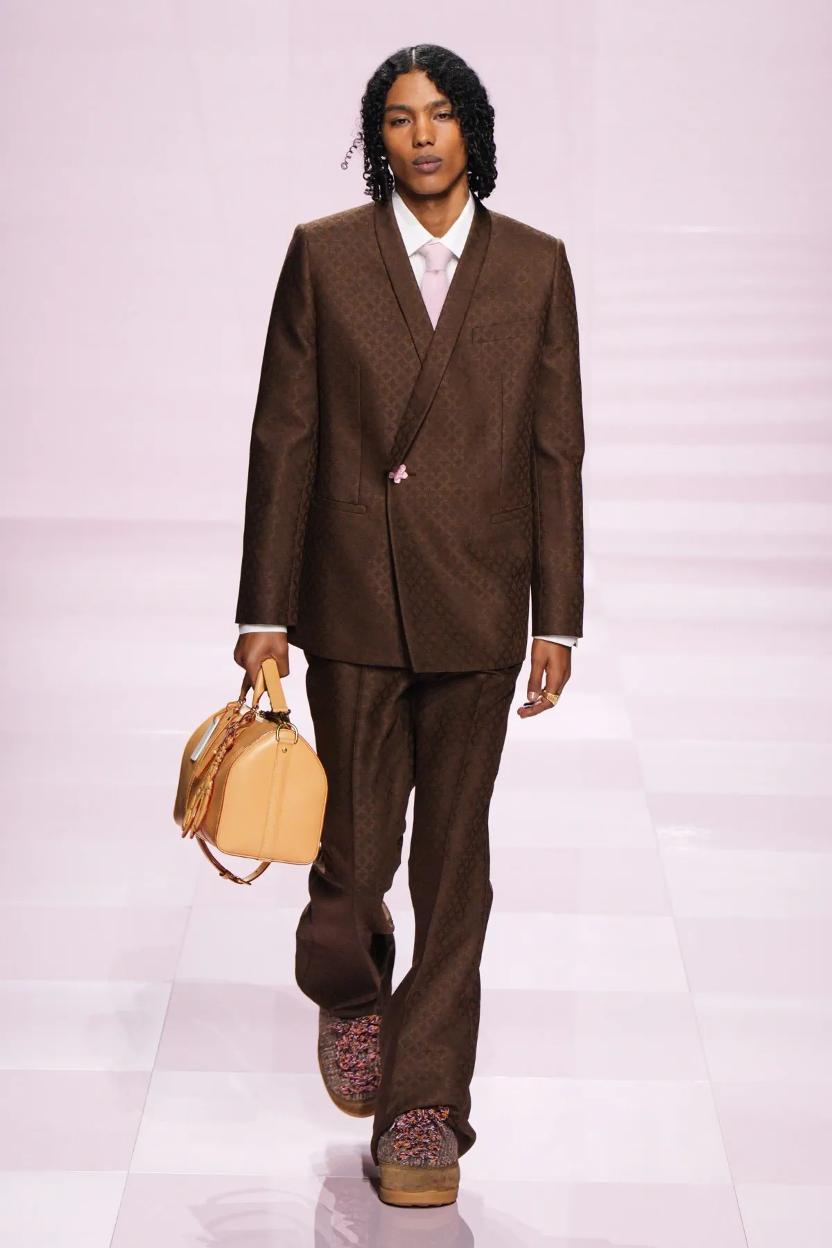 Pour l'automne 2025, Louis Vuitton célèbre célèbre l'amitié durable entre Pharrell Williams et Nigo
