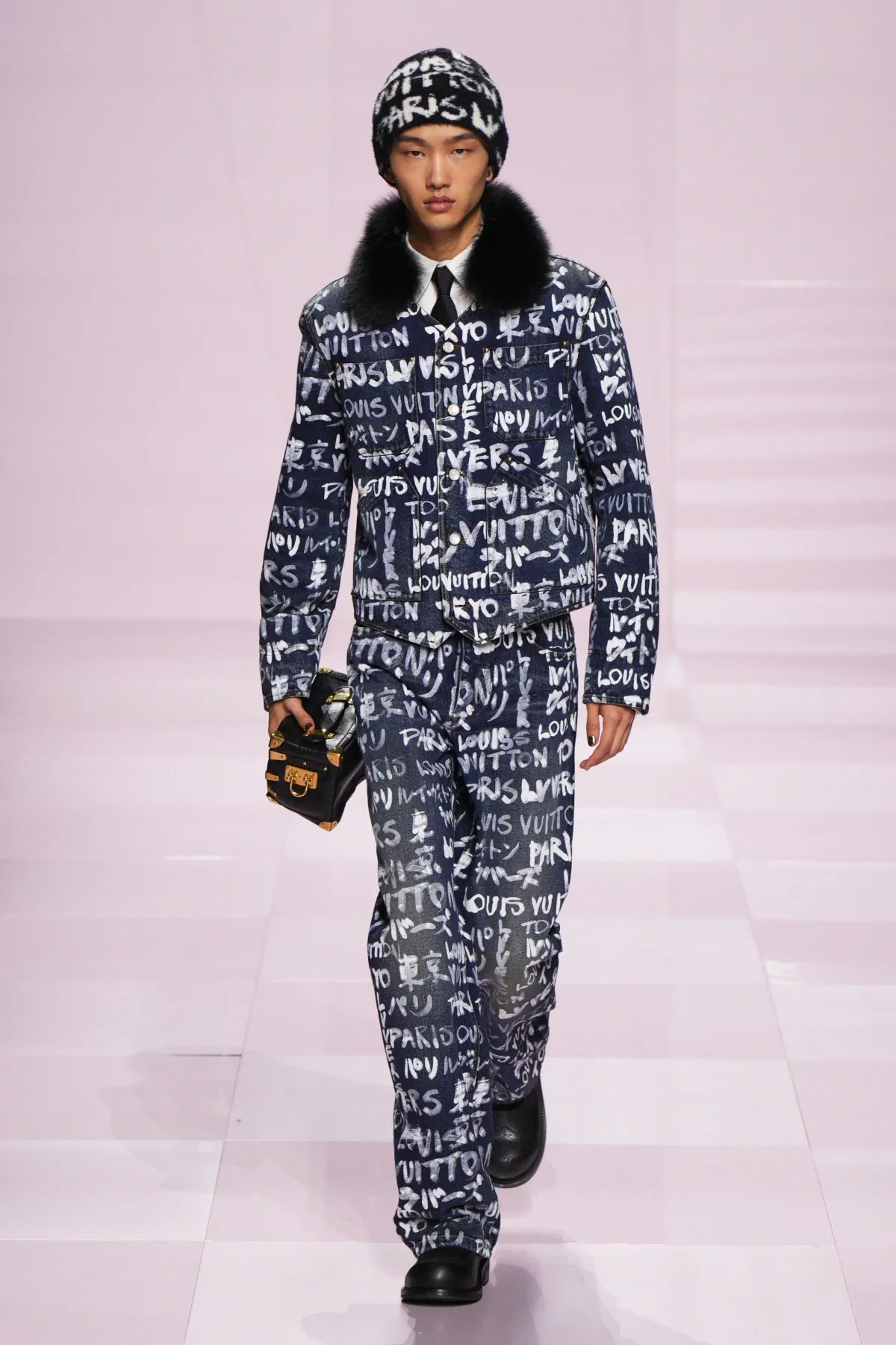 Pour l'automne 2025, Louis Vuitton célèbre célèbre l'amitié durable entre Pharrell Williams et Nigo