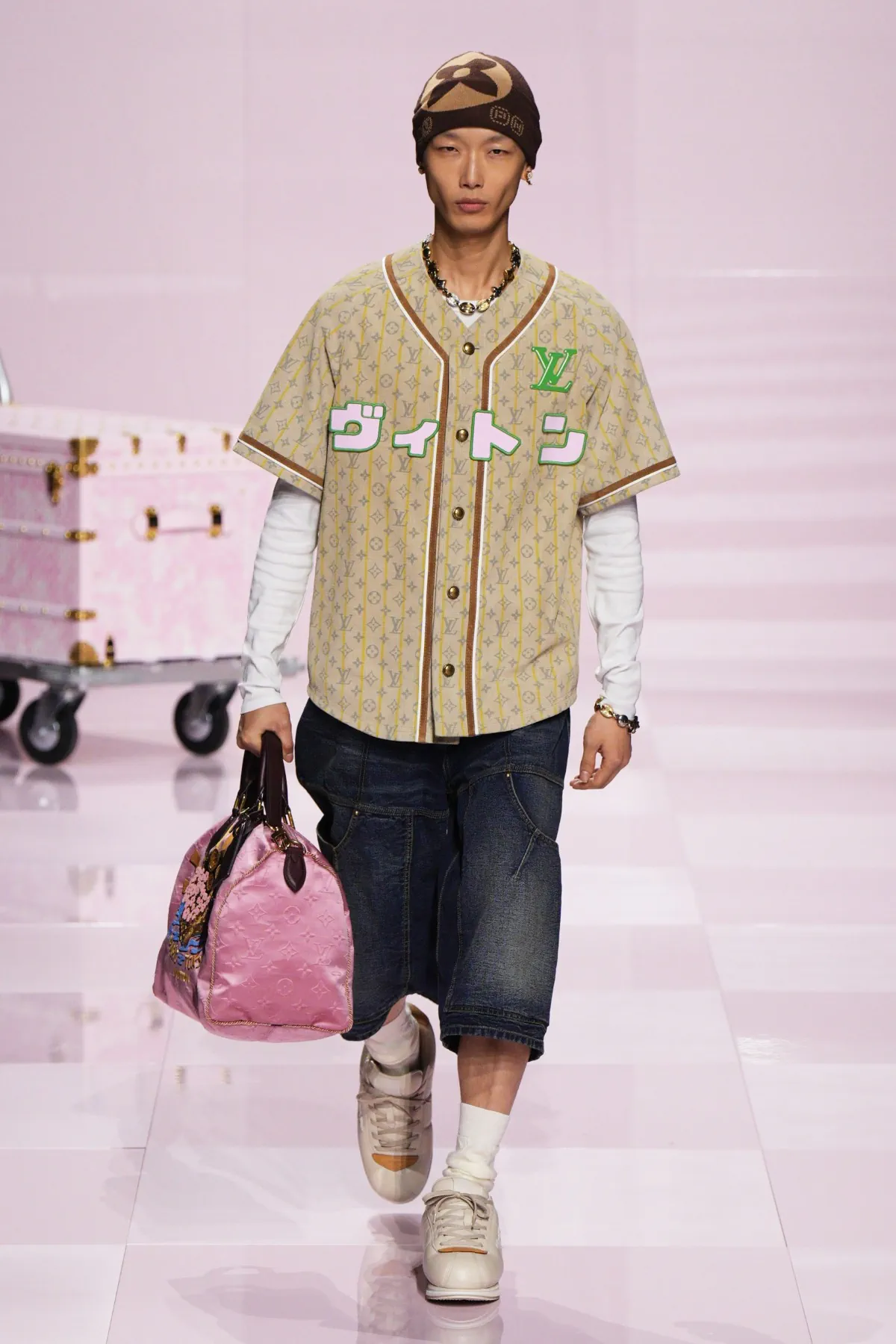 Pour l'automne 2025, Louis Vuitton célèbre célèbre l'amitié durable entre Pharrell Williams et Nigo