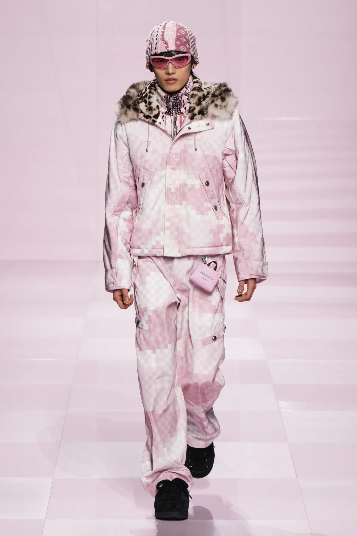 Pour l'automne 2025, Louis Vuitton célèbre célèbre l'amitié durable entre Pharrell Williams et Nigo