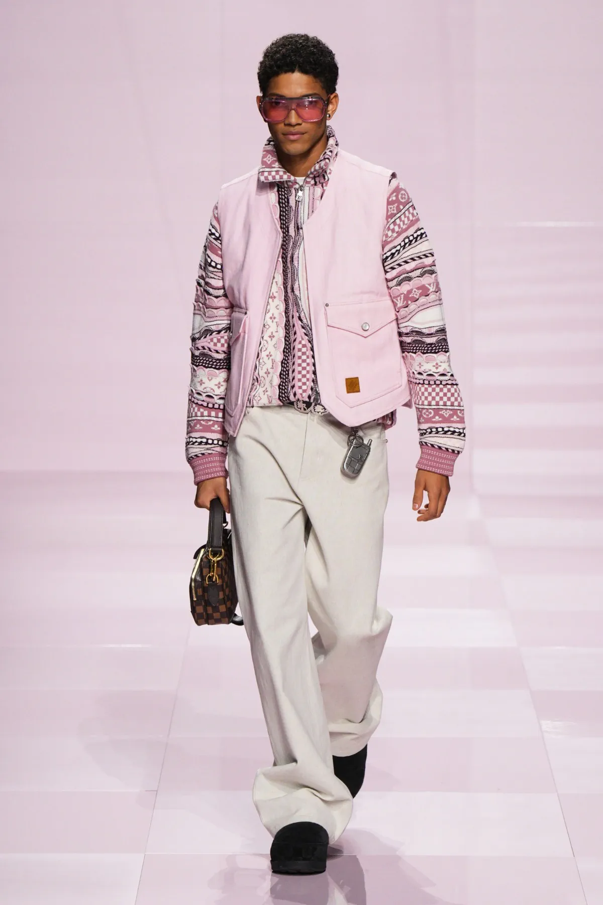Pour l'automne 2025, Louis Vuitton célèbre célèbre l'amitié durable entre Pharrell Williams et Nigo