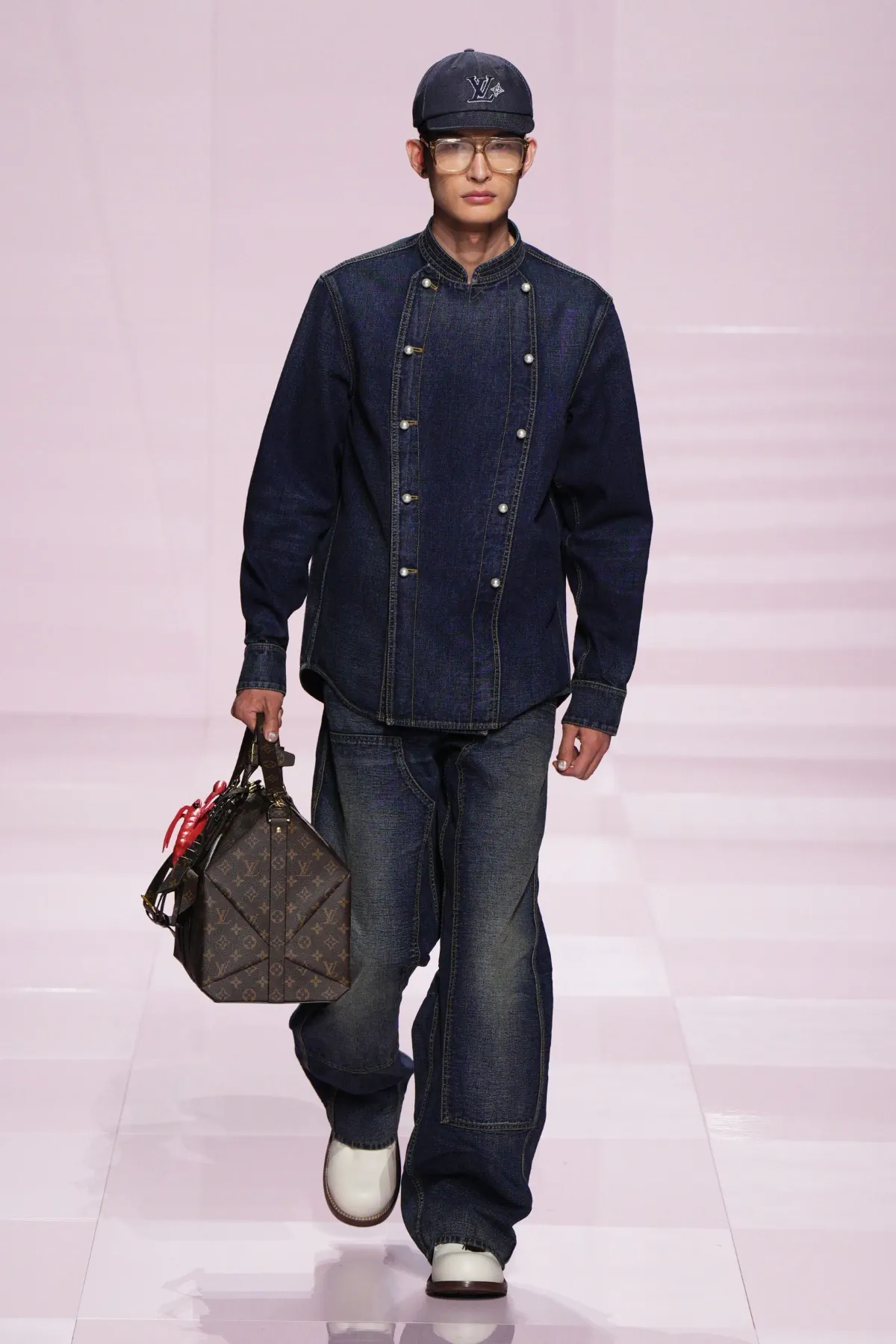 Pour l'automne 2025, Louis Vuitton célèbre célèbre l'amitié durable entre Pharrell Williams et Nigo