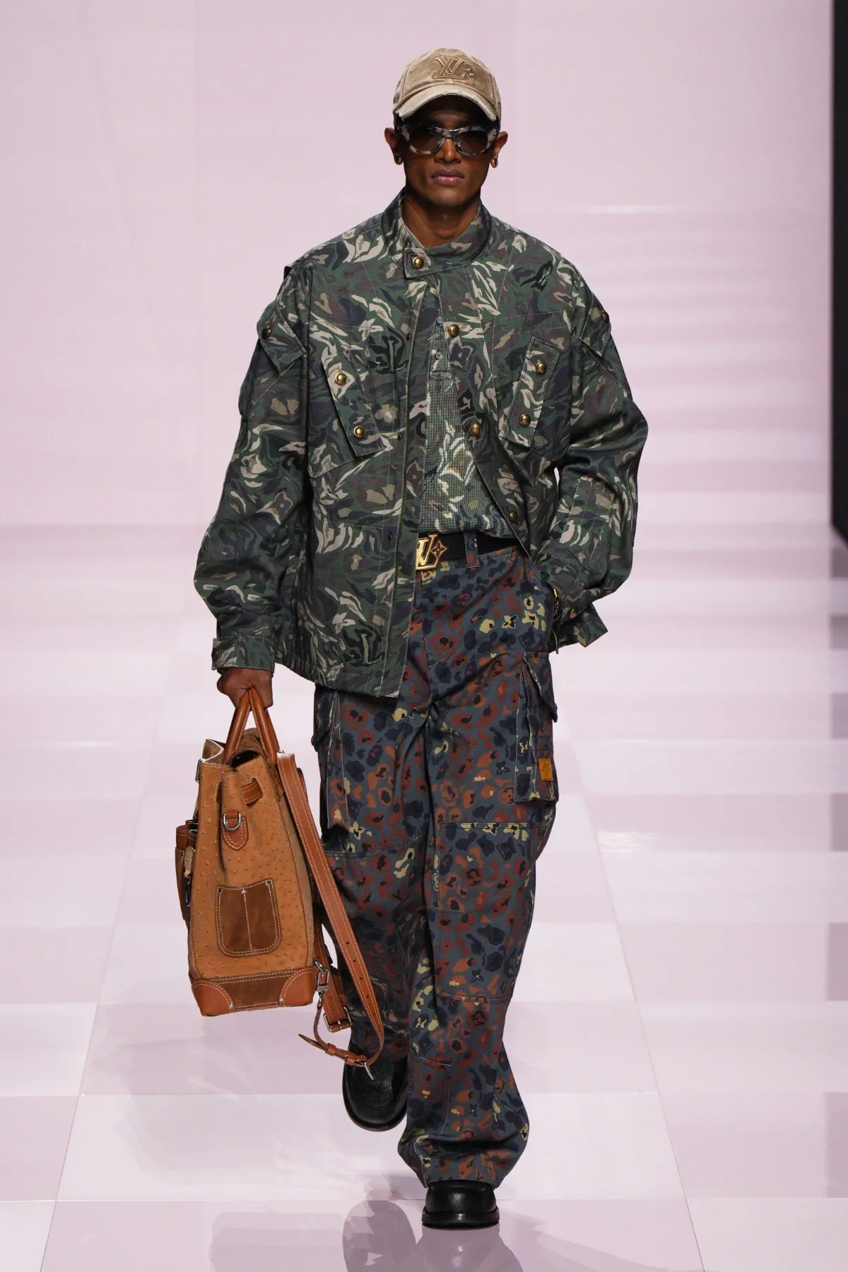 Pour l'automne 2025, Louis Vuitton célèbre célèbre l'amitié durable entre Pharrell Williams et Nigo