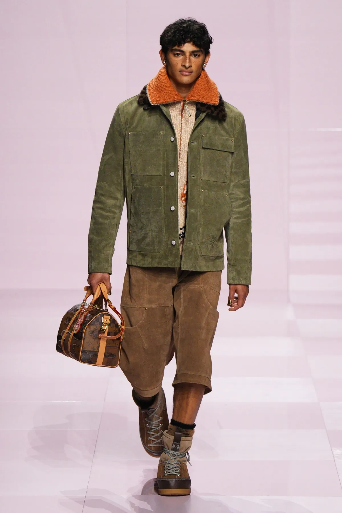 Pour l'automne 2025, Louis Vuitton célèbre célèbre l'amitié durable entre Pharrell Williams et Nigo