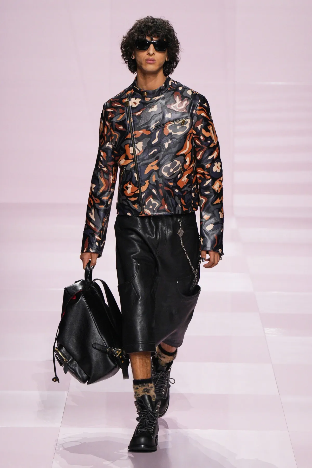 Pour l'automne 2025, Louis Vuitton célèbre célèbre l'amitié durable entre Pharrell Williams et Nigo