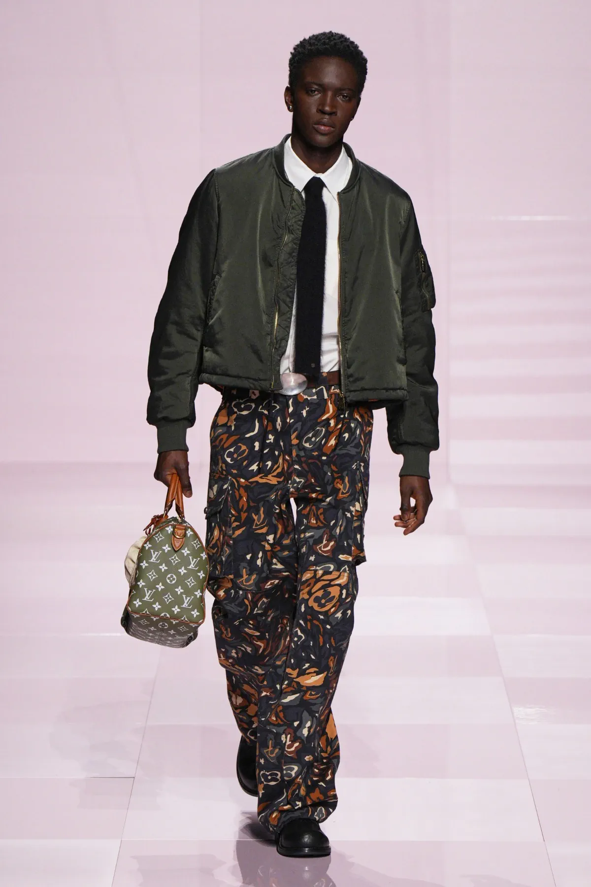 Pour l'automne 2025, Louis Vuitton célèbre célèbre l'amitié durable entre Pharrell Williams et Nigo