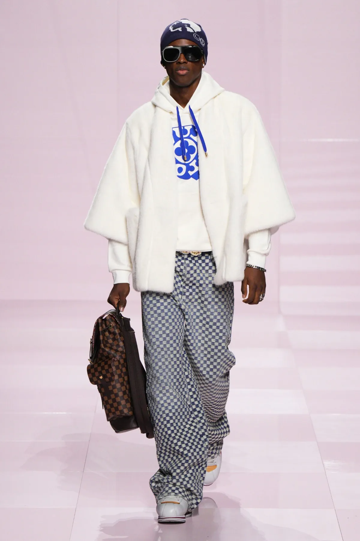 Pour l'automne 2025, Louis Vuitton célèbre célèbre l'amitié durable entre Pharrell Williams et Nigo