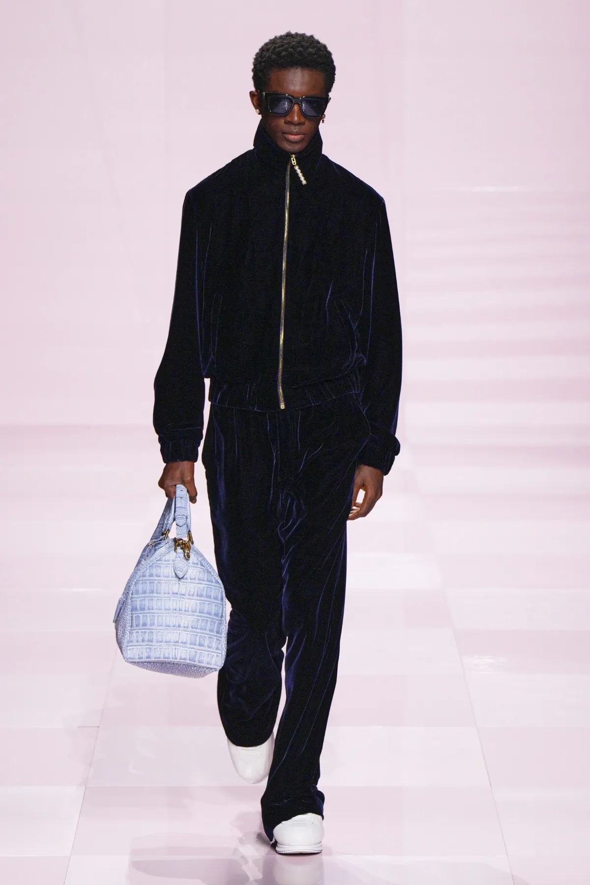 Pour l'automne 2025, Louis Vuitton célèbre célèbre l'amitié durable entre Pharrell Williams et Nigo