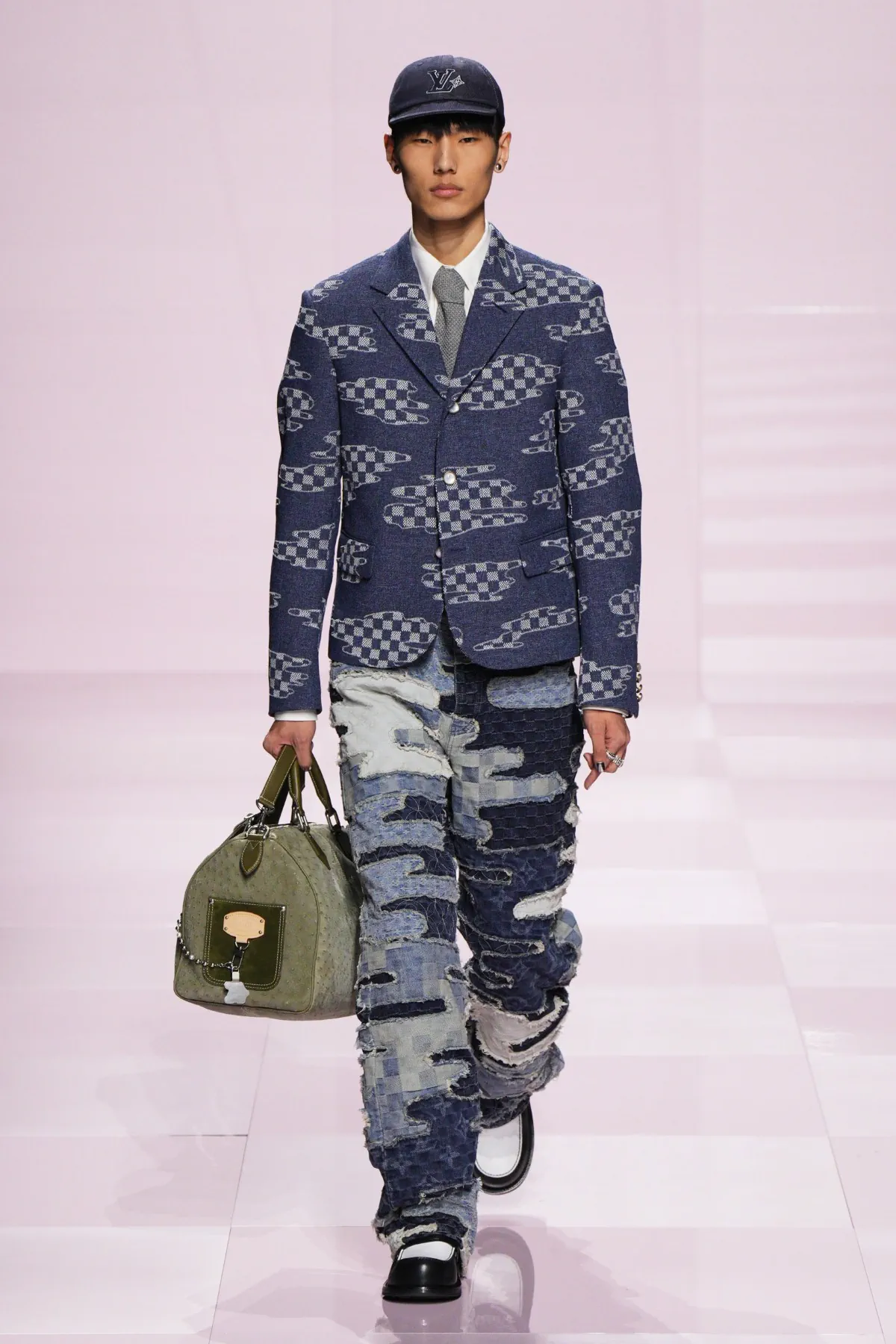 Pour l'automne 2025, Louis Vuitton célèbre célèbre l'amitié durable entre Pharrell Williams et Nigo