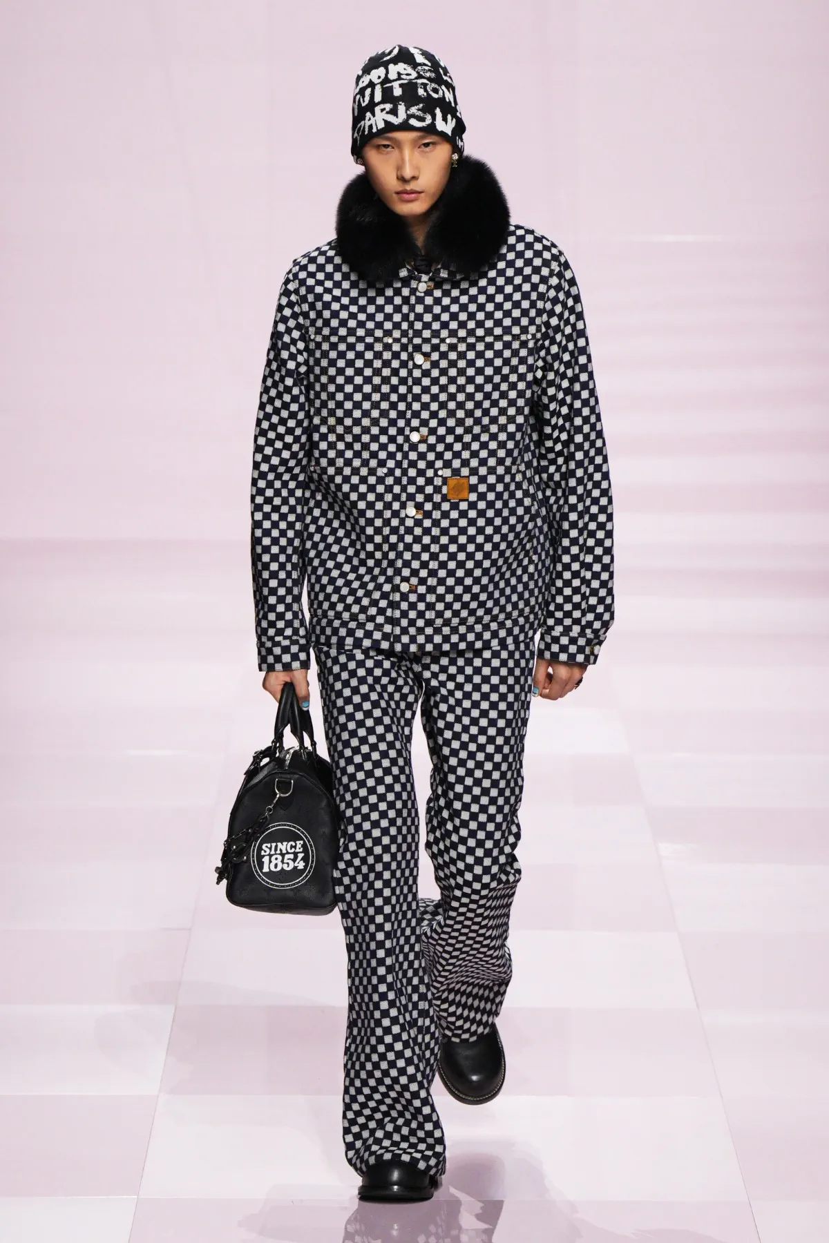 Pour l'automne 2025, Louis Vuitton célèbre célèbre l'amitié durable entre Pharrell Williams et Nigo