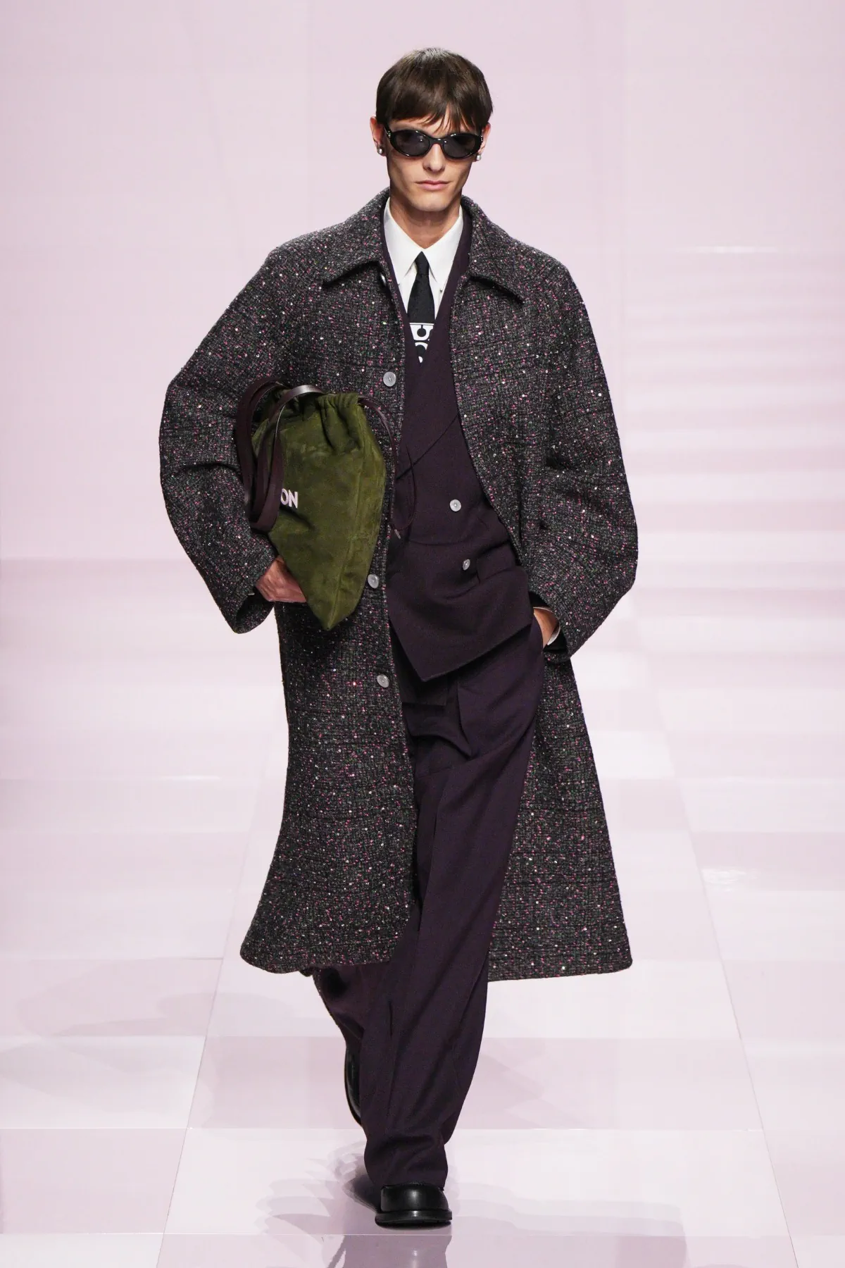 Pour l'automne 2025, Louis Vuitton célèbre célèbre l'amitié durable entre Pharrell Williams et Nigo