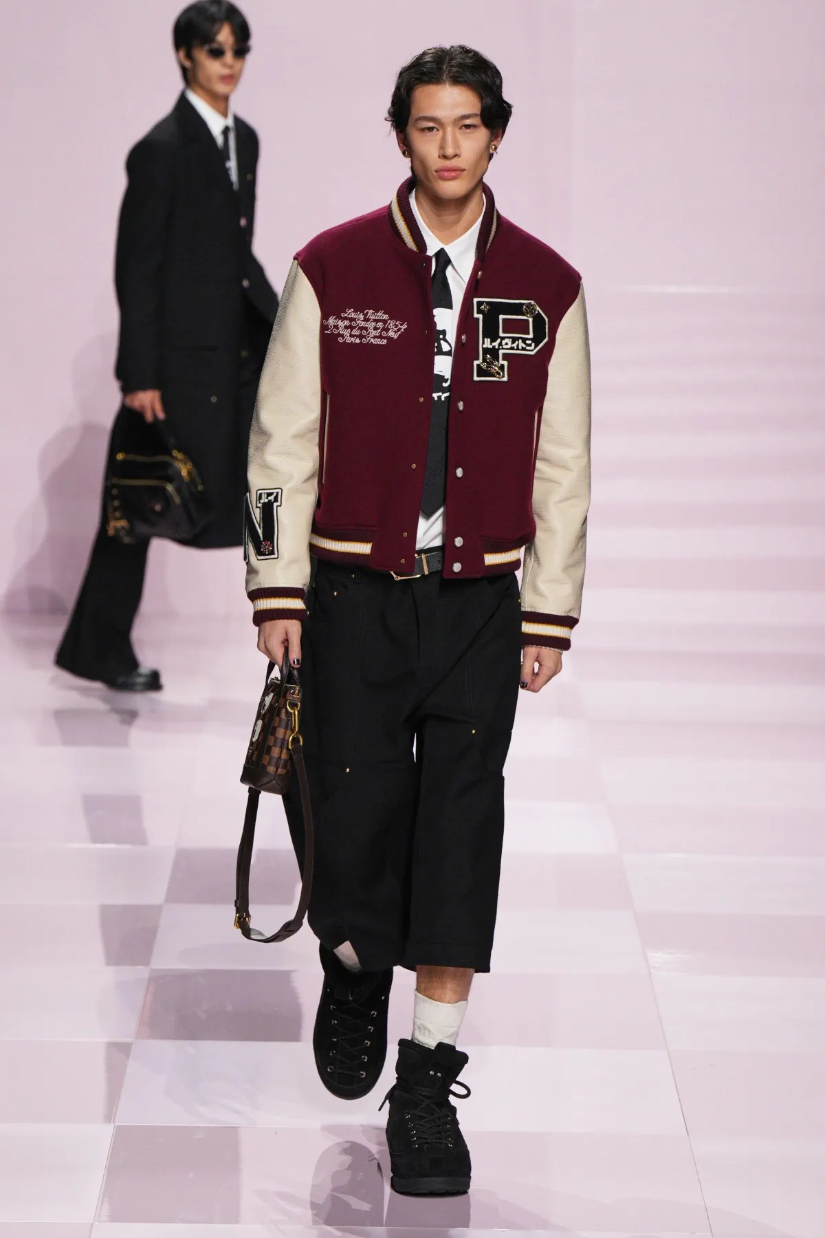 Pour l'automne 2025, Louis Vuitton célèbre célèbre l'amitié durable entre Pharrell Williams et Nigo