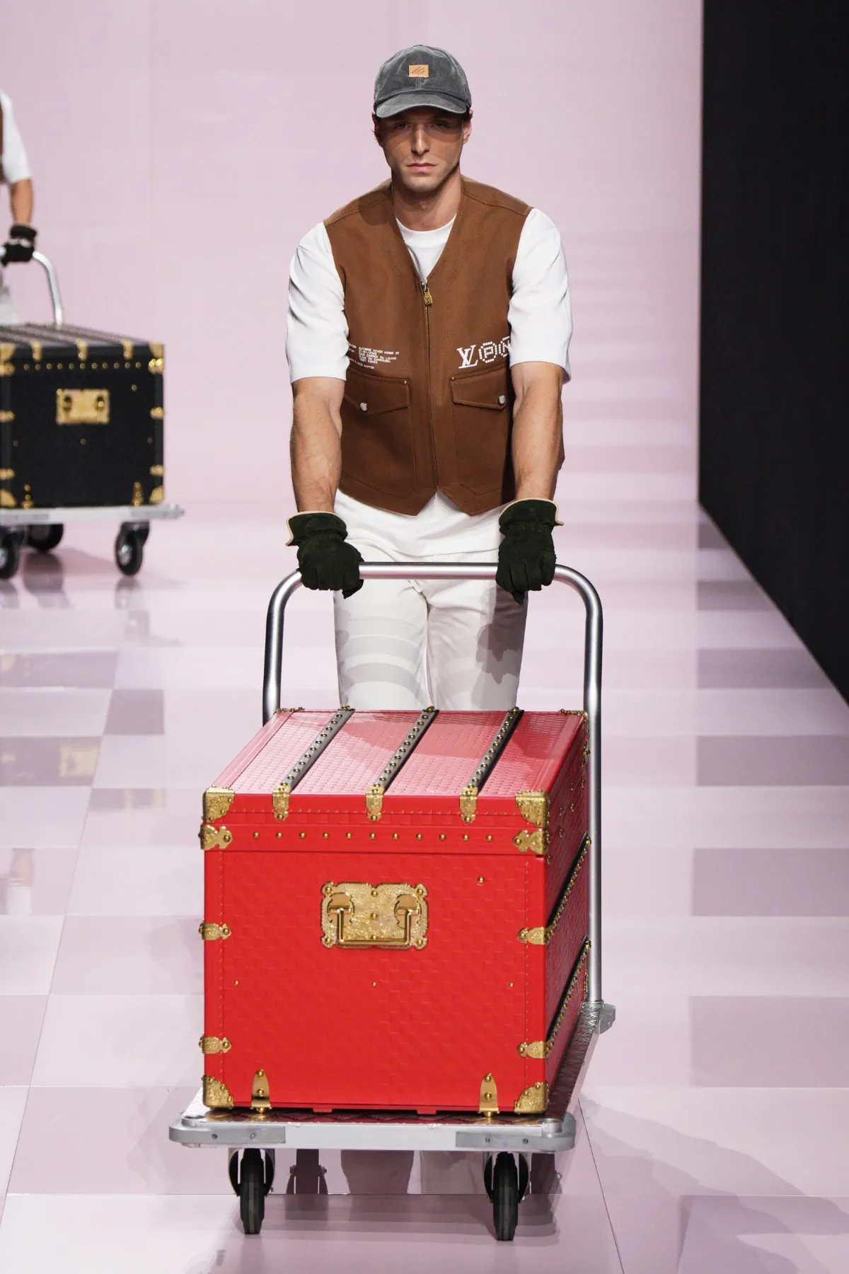 Pour l'automne 2025, Louis Vuitton célèbre célèbre l'amitié durable entre Pharrell Williams et Nigo