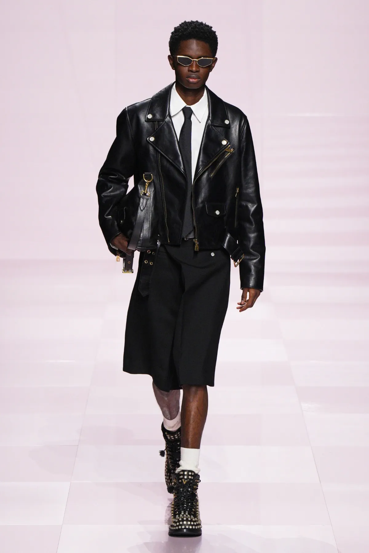 Pour l'automne 2025, Louis Vuitton célèbre célèbre l'amitié durable entre Pharrell Williams et Nigo