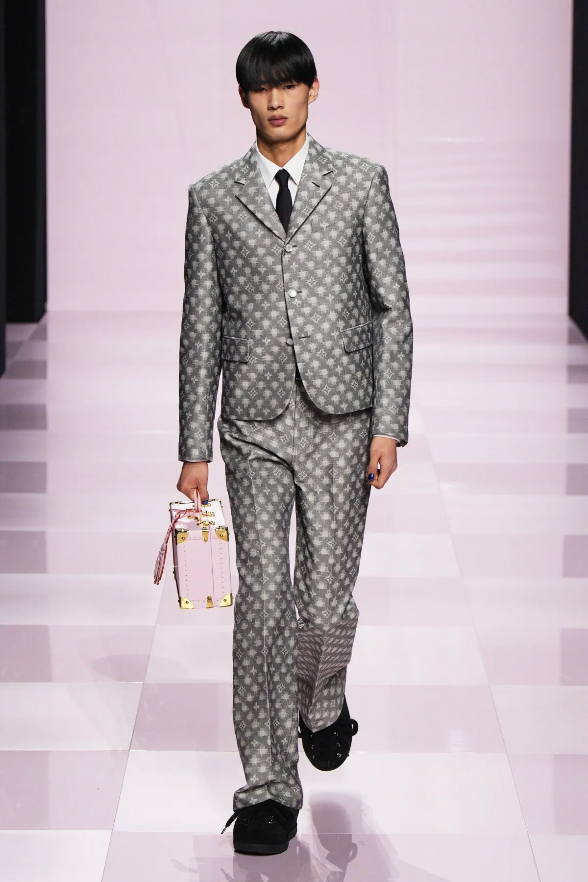 Pour l'automne 2025, Louis Vuitton célèbre célèbre l'amitié durable entre Pharrell Williams et Nigo