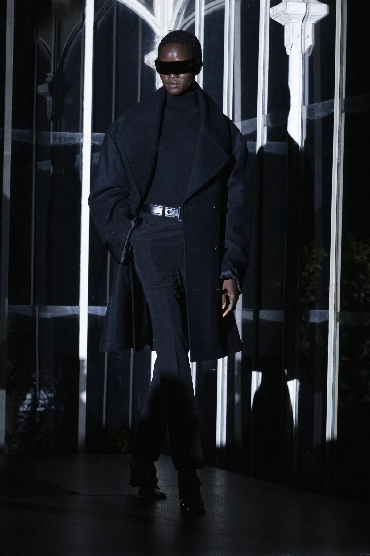 La collection automne 2025 de MM6 Maison Margiela pour le Pitti Uomo est placée sous le signe de la malice noire