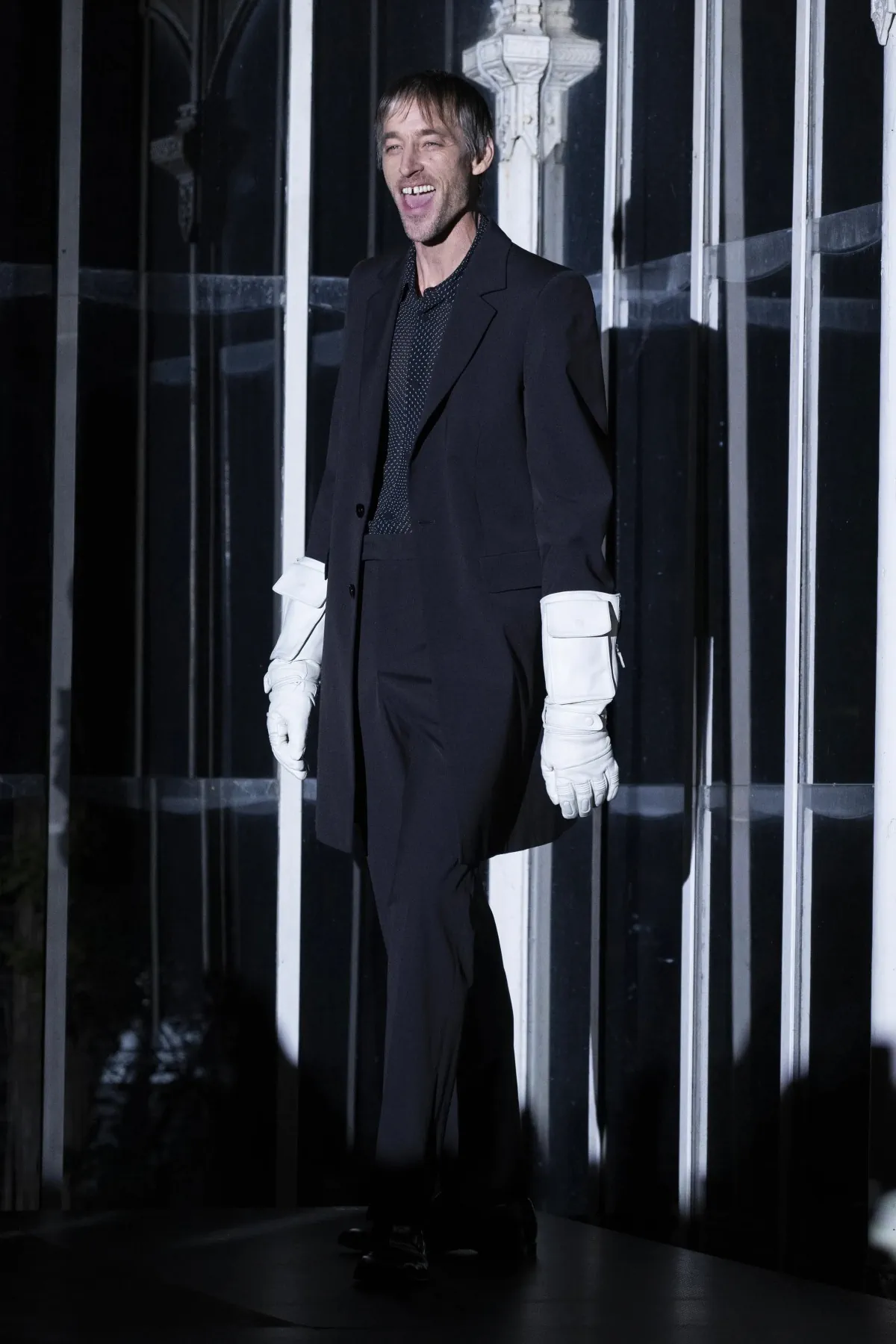 La collection automne 2025 de MM6 Maison Margiela pour le Pitti Uomo est placée sous le signe de la malice noire