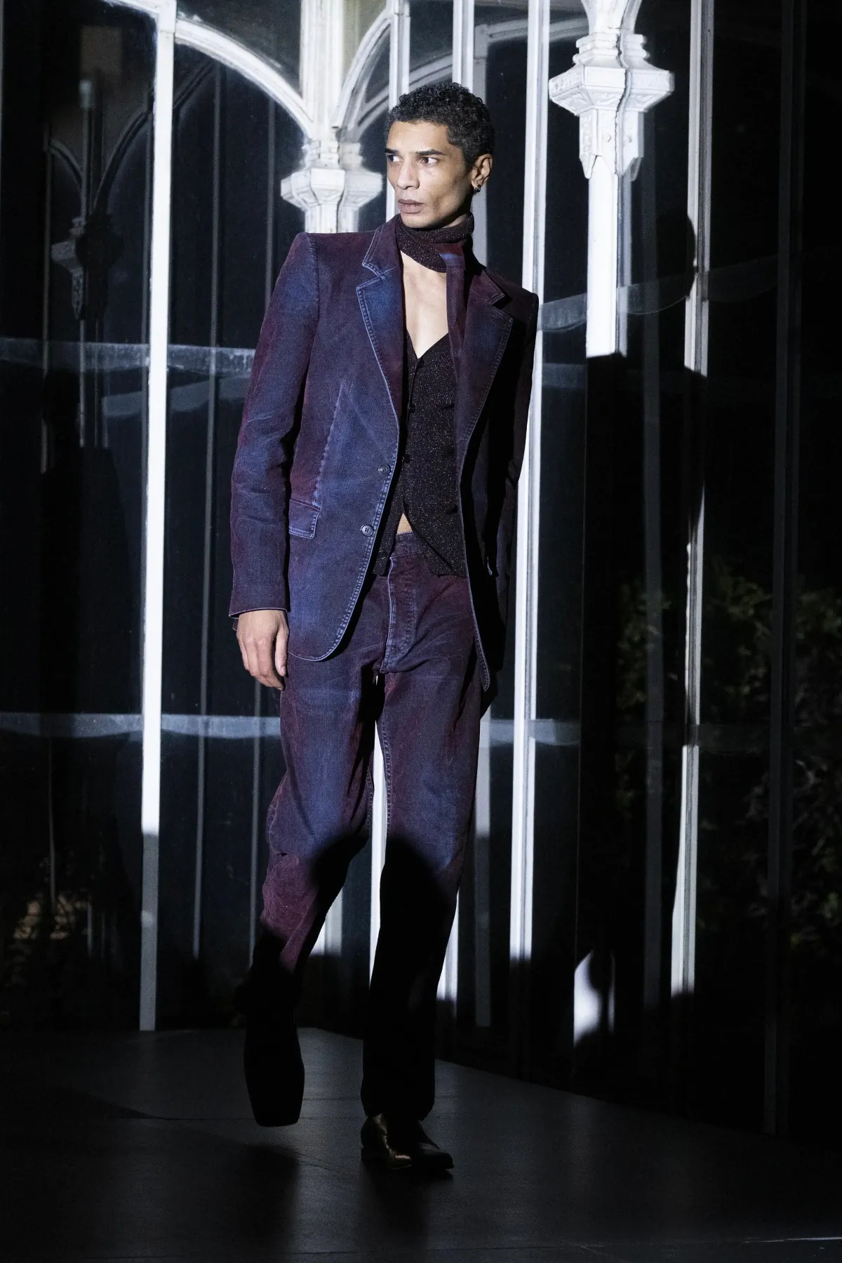 La collection automne 2025 de MM6 Maison Margiela pour le Pitti Uomo est placée sous le signe de la malice noire