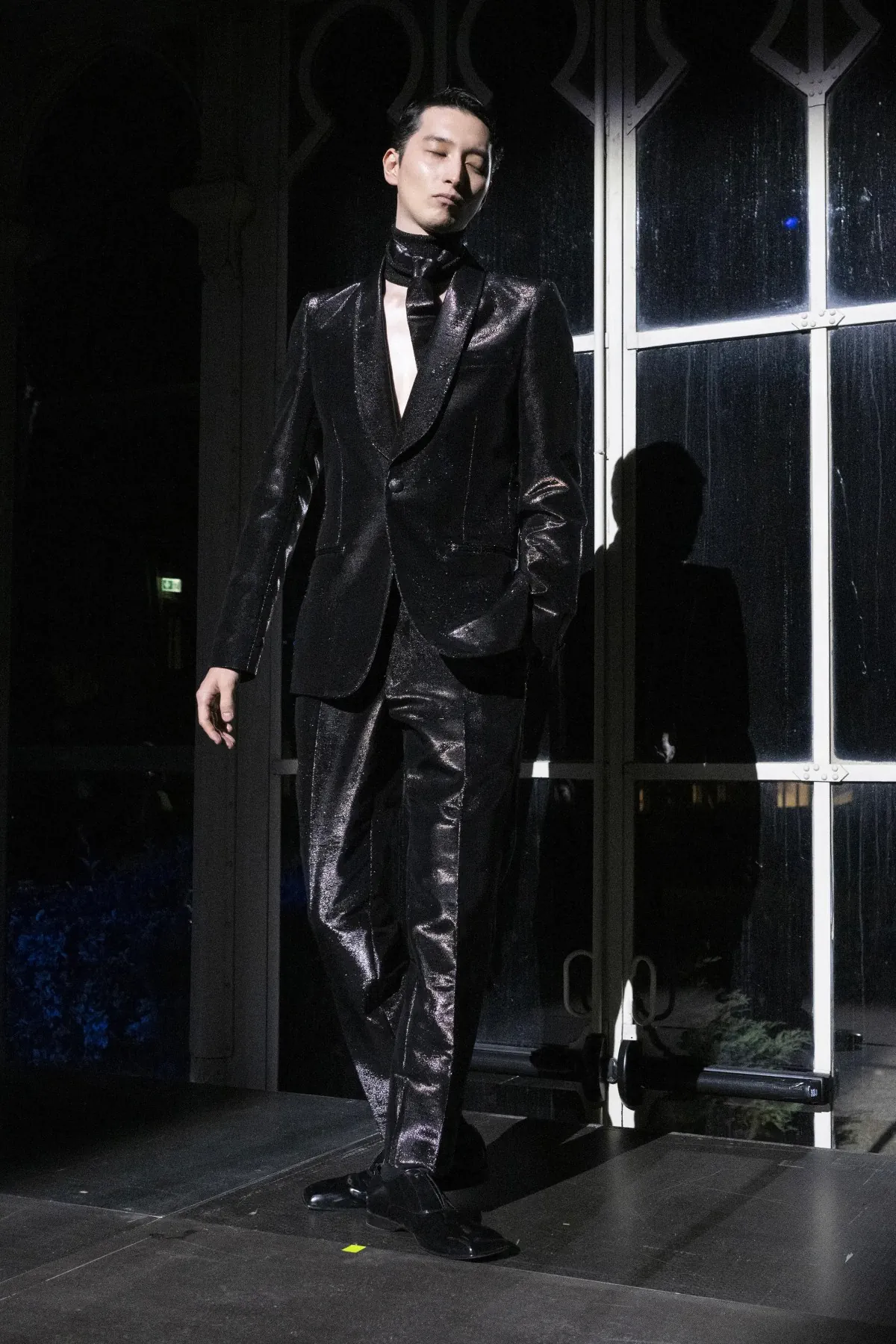 La collection automne 2025 de MM6 Maison Margiela pour le Pitti Uomo est placée sous le signe de la malice noire