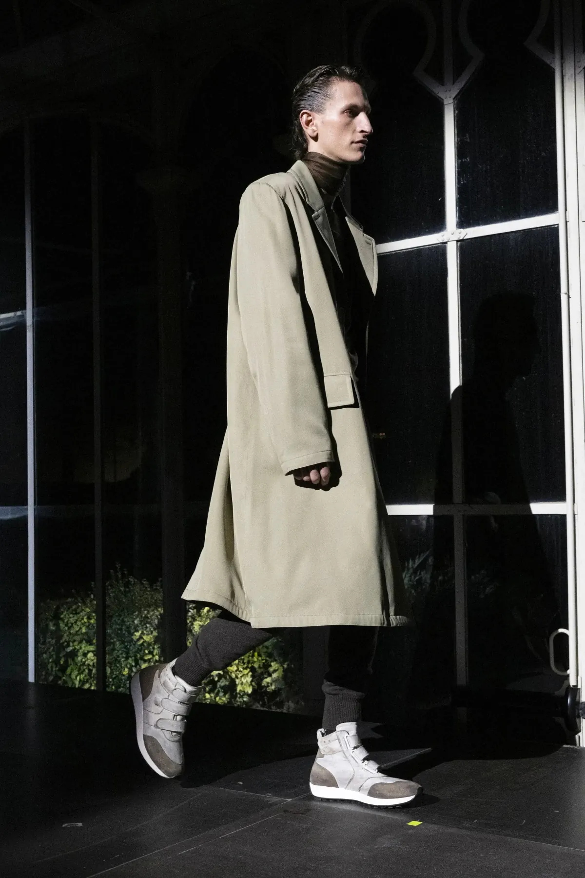 La collection automne 2025 de MM6 Maison Margiela pour le Pitti Uomo est placée sous le signe de la malice noire