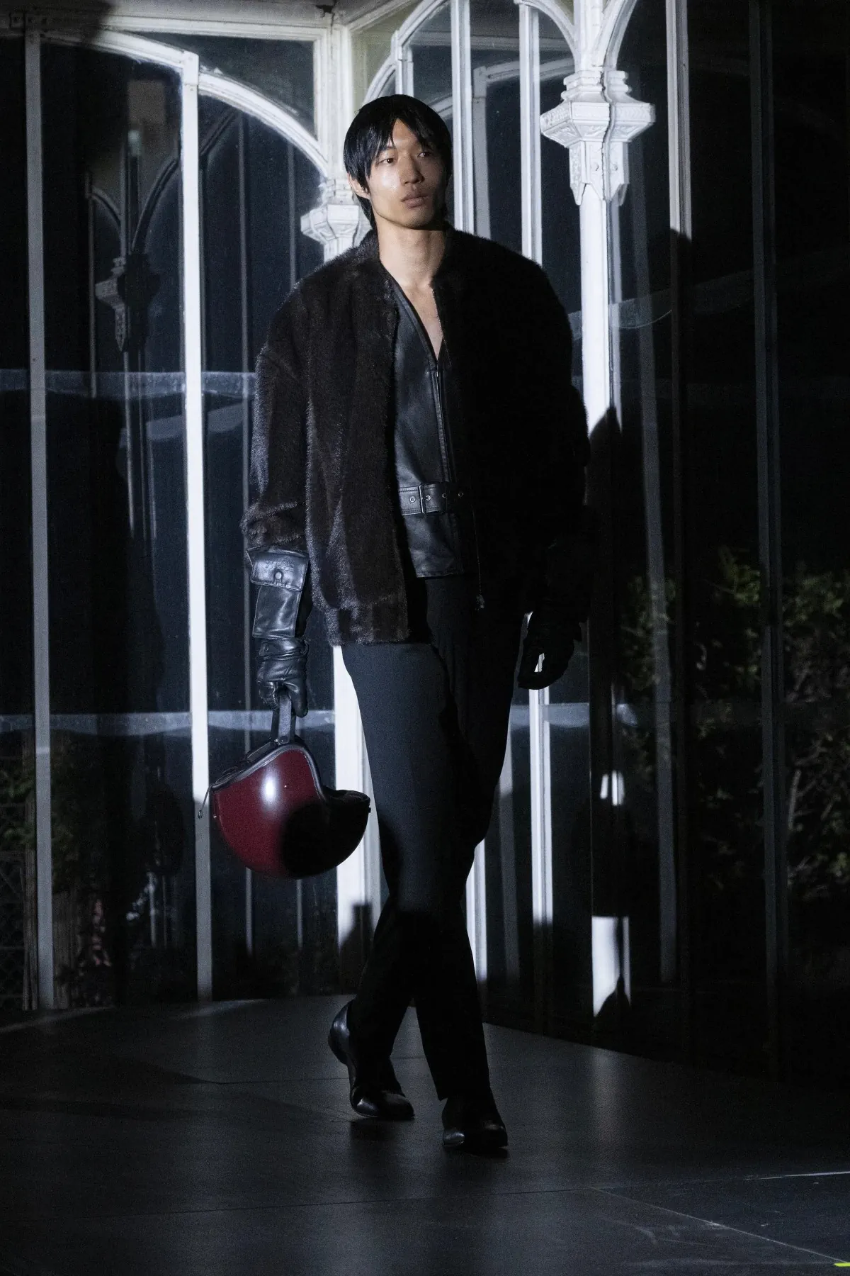 La collection automne 2025 de MM6 Maison Margiela pour le Pitti Uomo est placée sous le signe de la malice noire