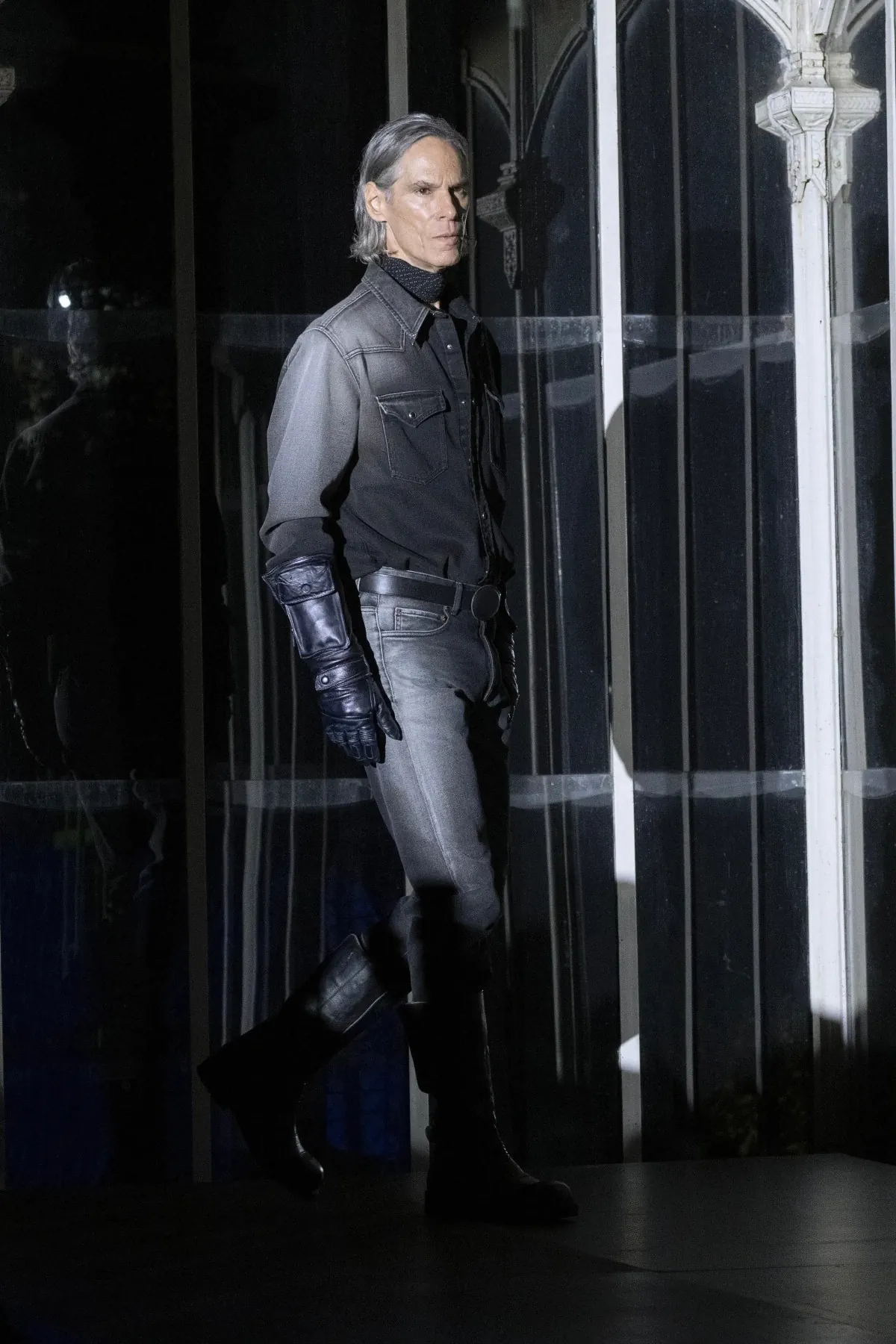 La collection automne 2025 de MM6 Maison Margiela pour le Pitti Uomo est placée sous le signe de la malice noire