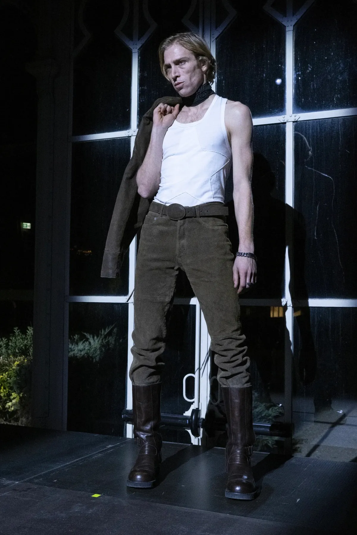 La collection automne 2025 de MM6 Maison Margiela pour le Pitti Uomo est placée sous le signe de la malice noire