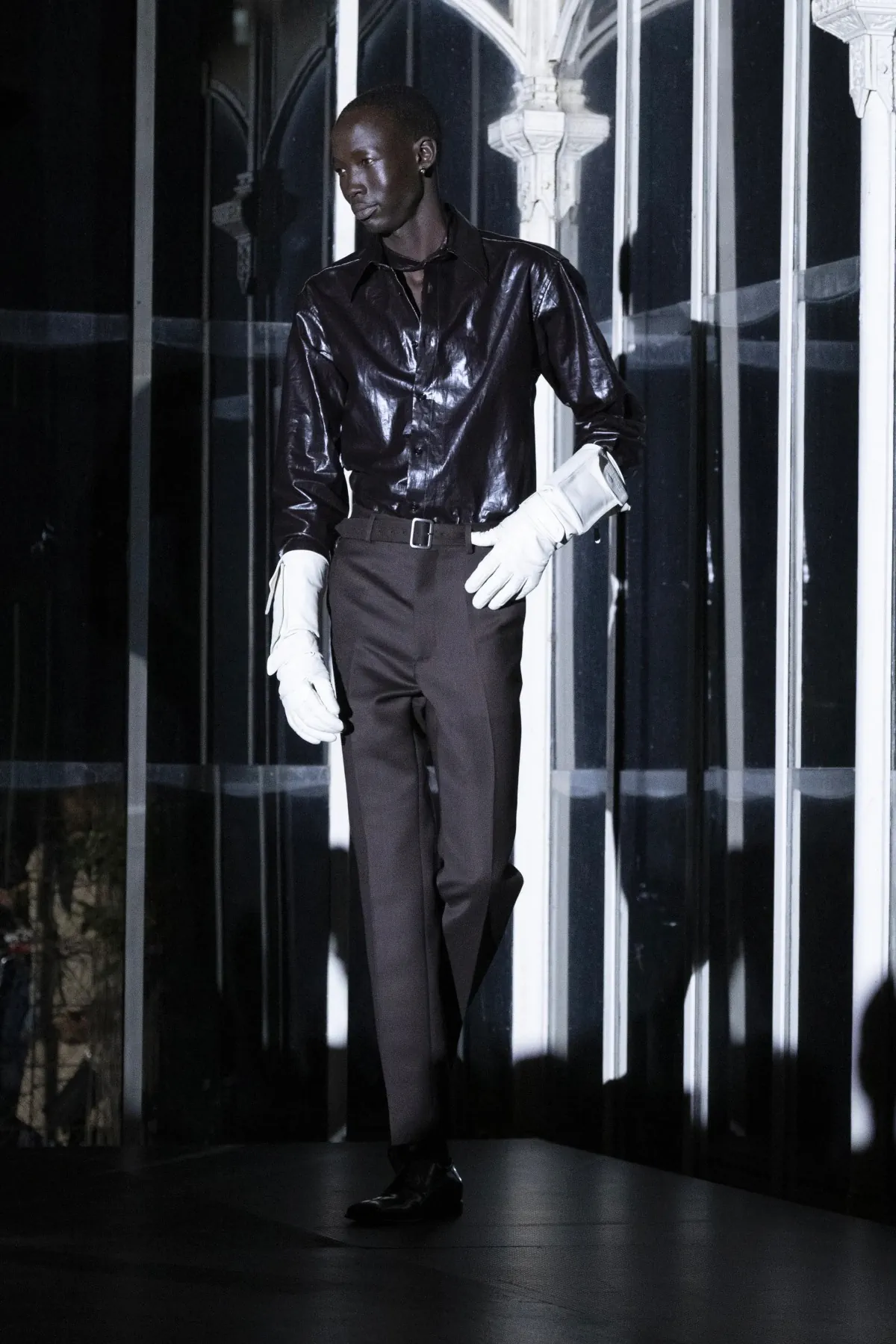 La collection automne 2025 de MM6 Maison Margiela pour le Pitti Uomo est placée sous le signe de la malice noire