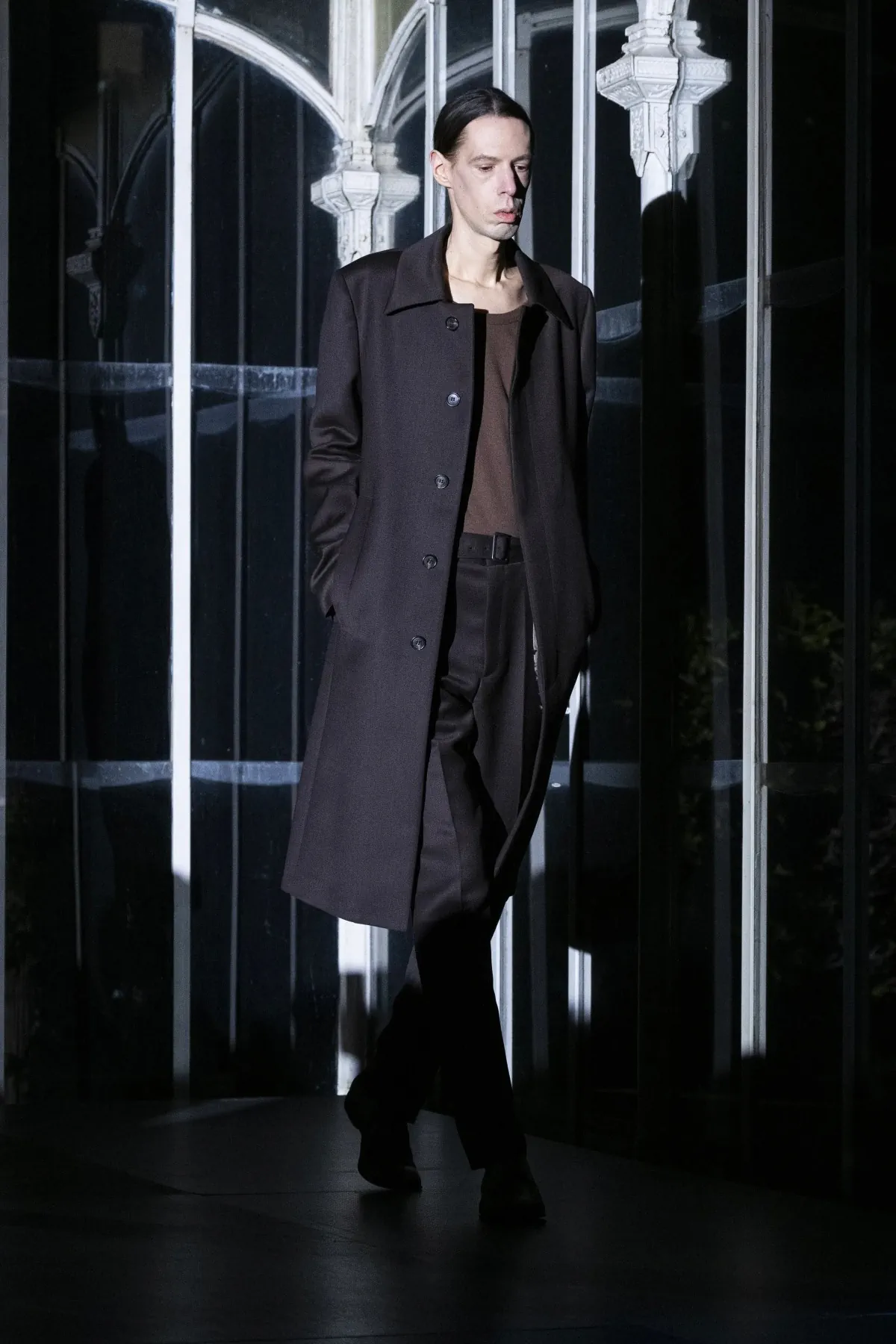 La collection automne 2025 de MM6 Maison Margiela pour le Pitti Uomo est placée sous le signe de la malice noire